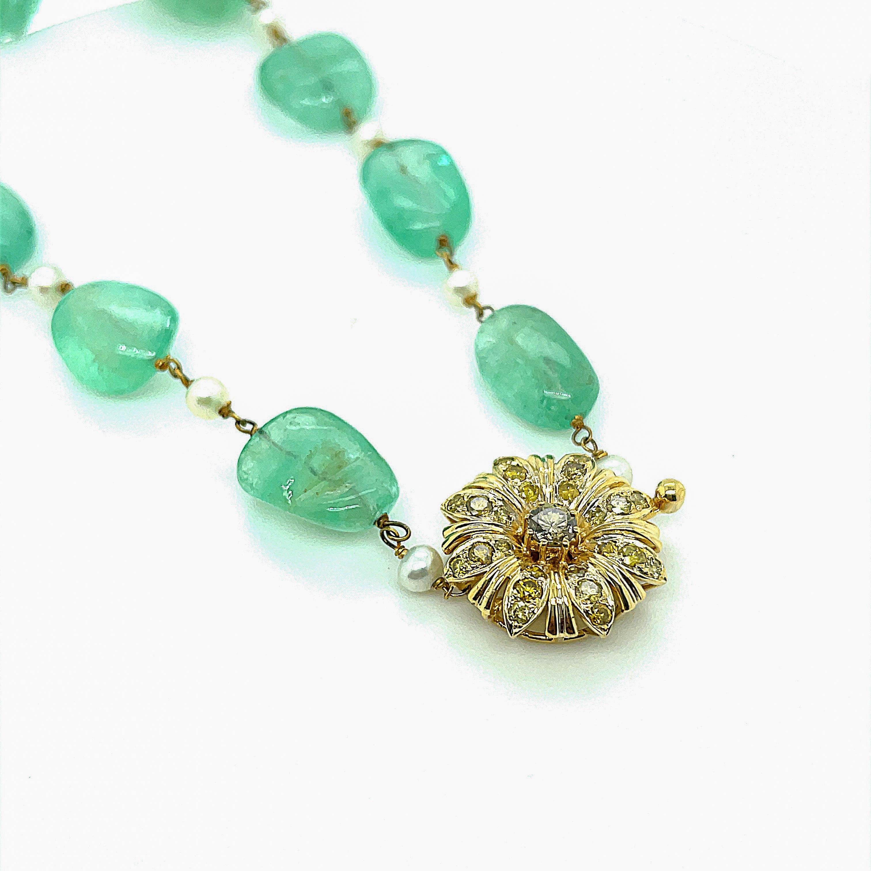Taglio rotondo Perle di smeraldo in oro 18k Cts 284,31 e perla Cts 9,06 e collana di diamanti gialli in vendita