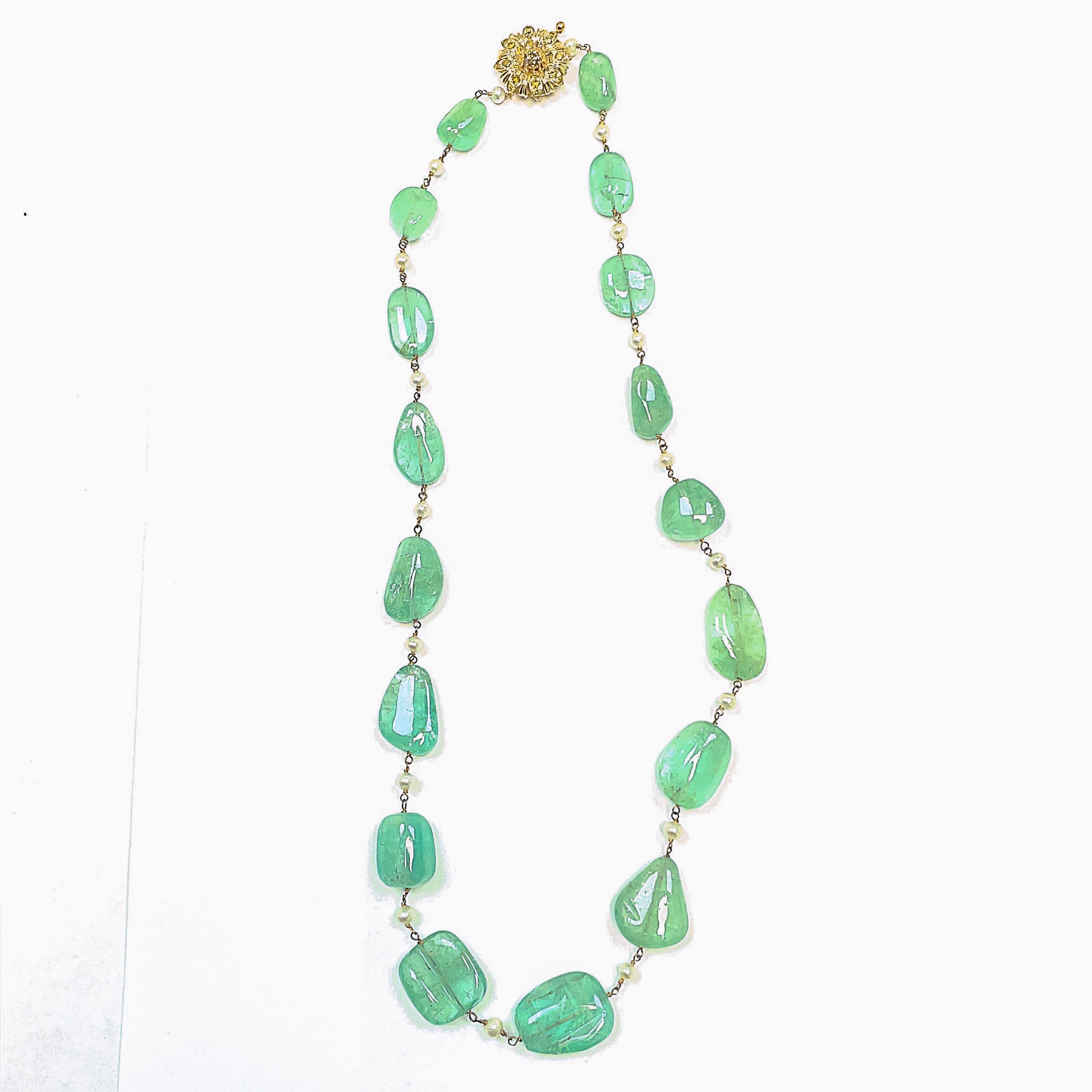 18k Gold Emerald Beads Cts 284.31 and Pearl Cts 9.06 and Yellow Diamond Necklace In New Condition For Sale In Hong Kong, HK
