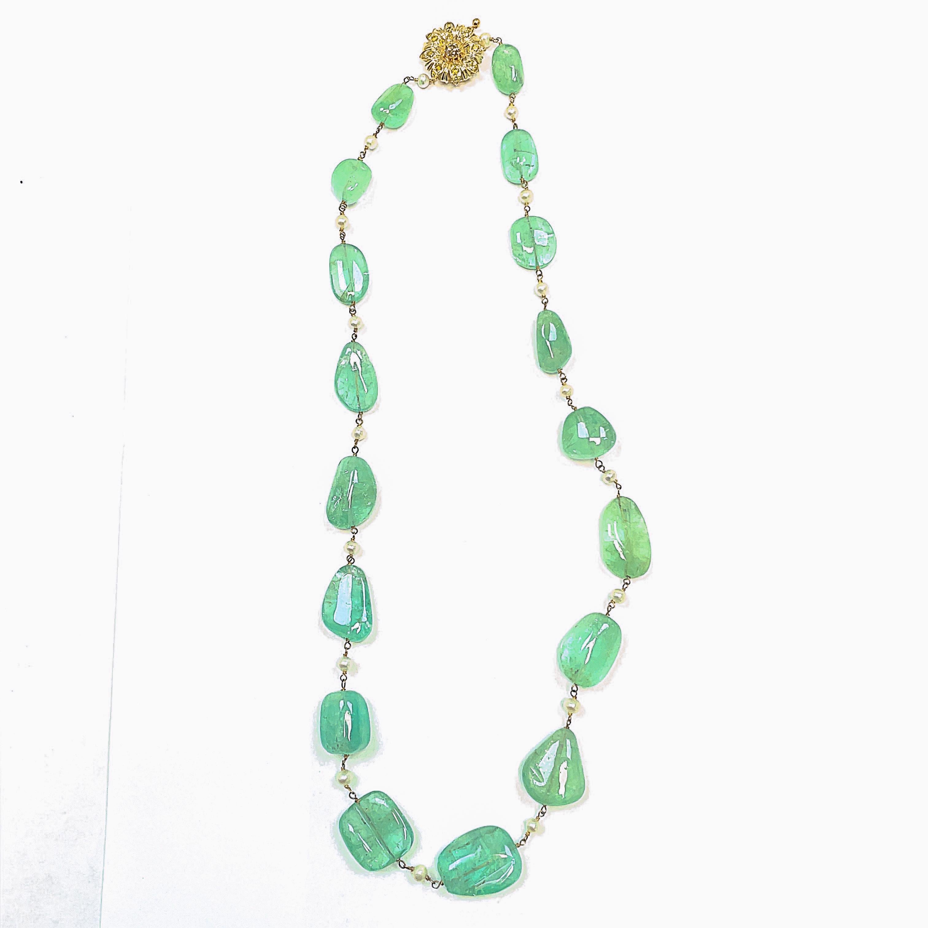 Perle di smeraldo in oro 18k Cts 284,31 e perla Cts 9,06 e collana di diamanti gialli In condizioni Nuovo in vendita a Hong Kong, HK