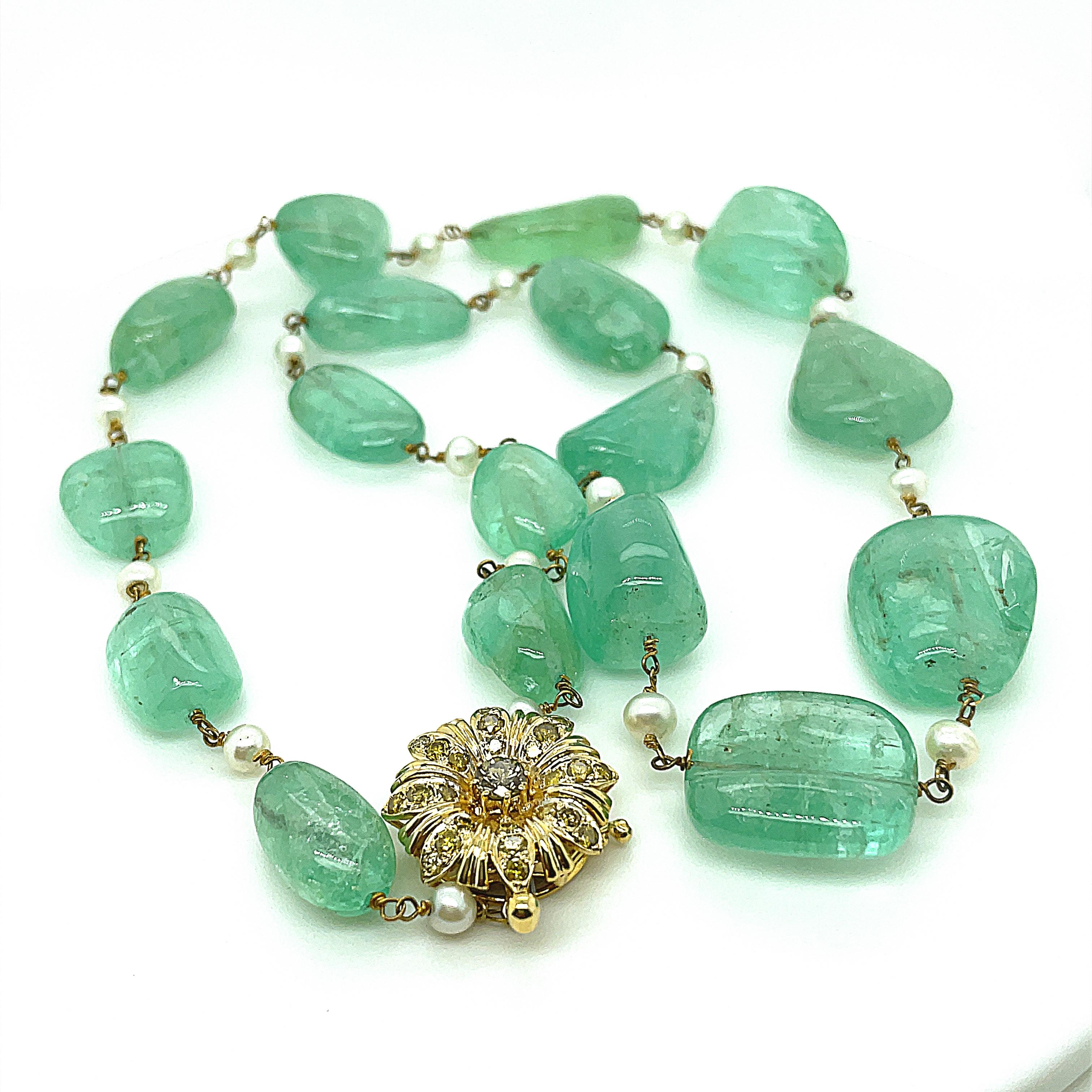 Donna Perle di smeraldo in oro 18k Cts 284,31 e perla Cts 9,06 e collana di diamanti gialli in vendita
