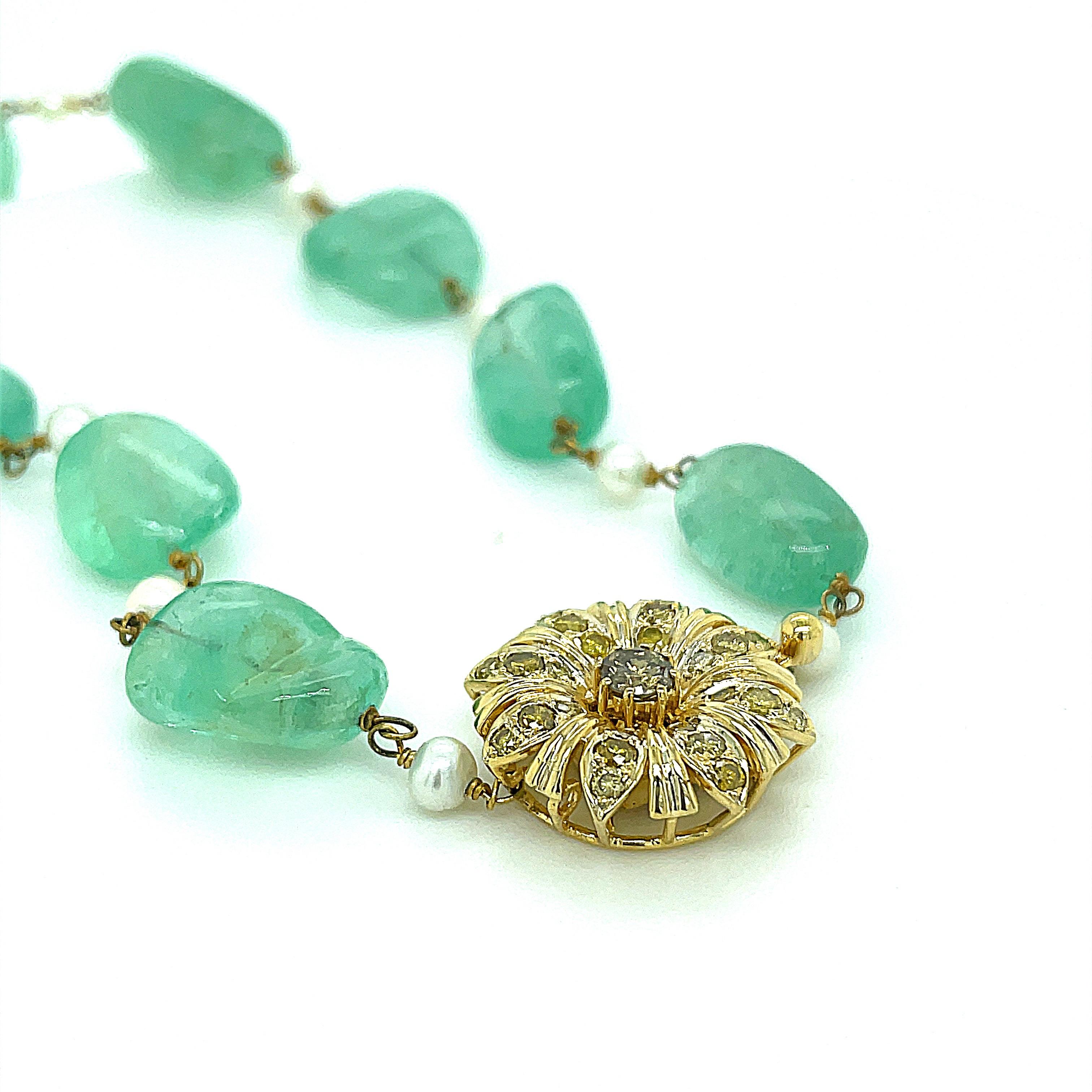 Perle di smeraldo in oro 18k Cts 284,31 e perla Cts 9,06 e collana di diamanti gialli in vendita 1