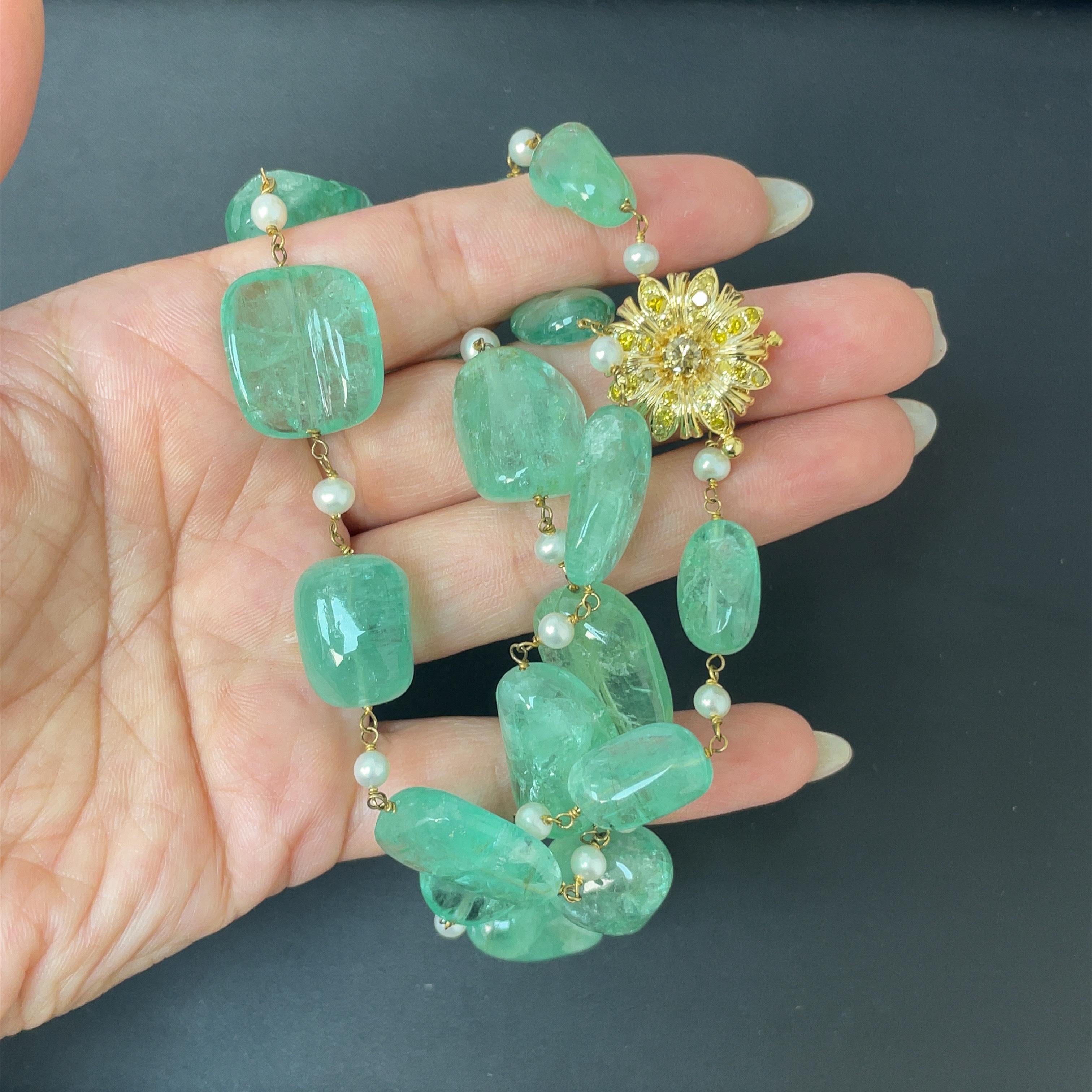 Perle di smeraldo in oro 18k Cts 284,31 e perla Cts 9,06 e collana di diamanti gialli in vendita 2