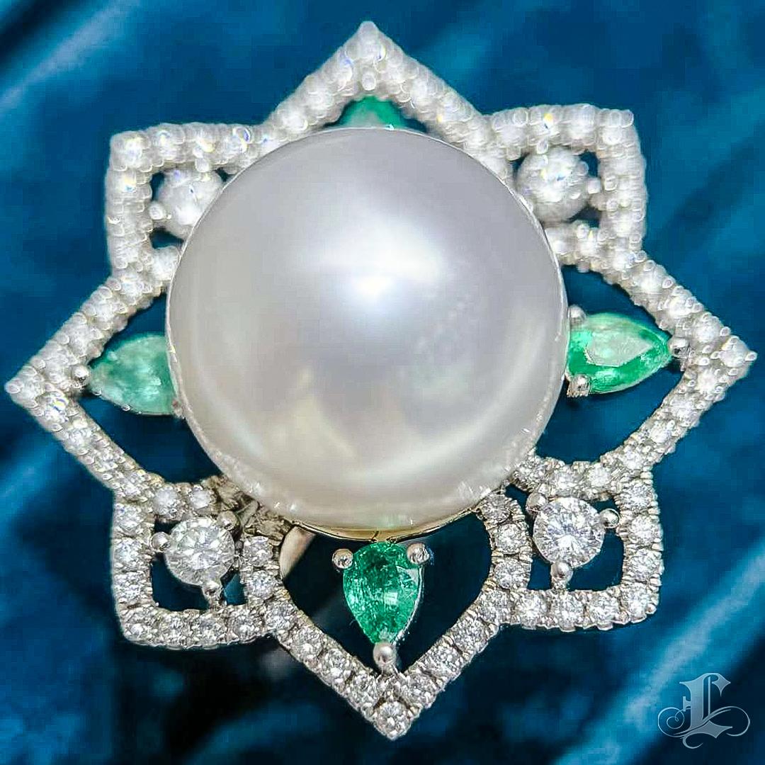 【Crown Radiance】Celestial Bloom Aurora South Sea Pearl Emerald Diamond Ring In New Condition For Sale In New York, NY