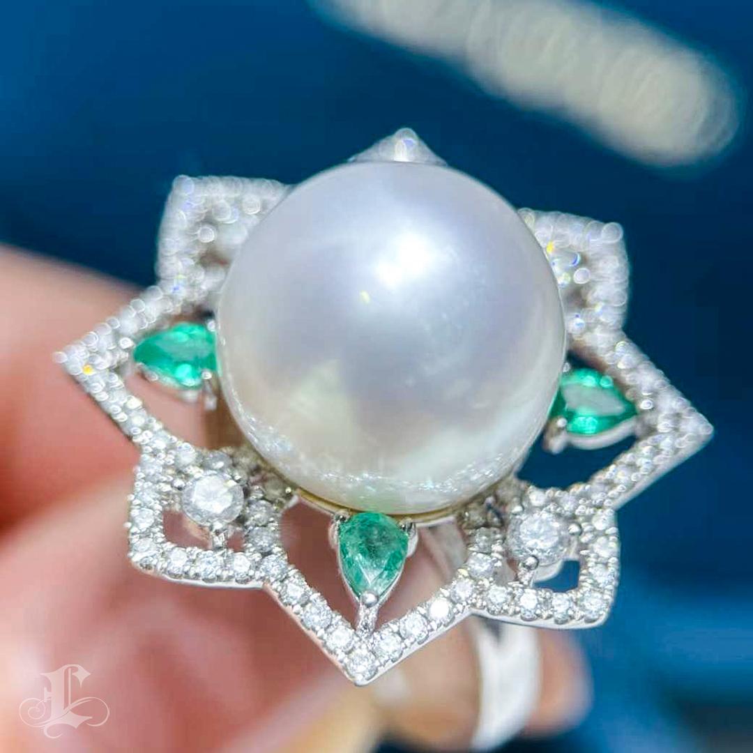 【Crown Radiance】Celestial Bloom Aurora South Sea Pearl Emerald Diamond Ring For Sale 1