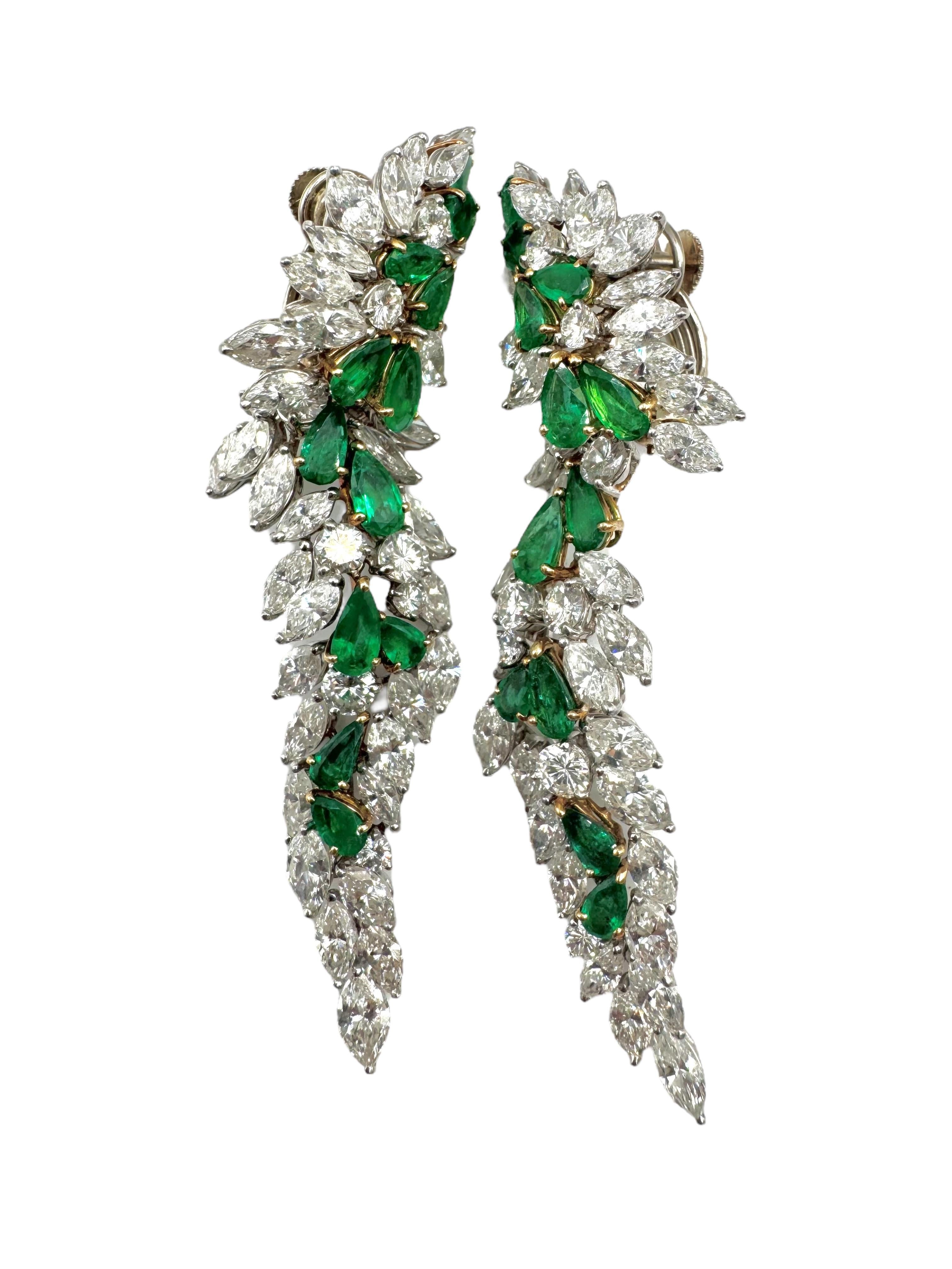 These dramatic 18K gold earrings, crafted circa 1970, are a true statement of mid-century glamour. Famously worn by actress Jean Smart at the 2025 Tony Awards, this exquisite pair features a breathtaking cascade of 24 pear-shaped emeralds totaling