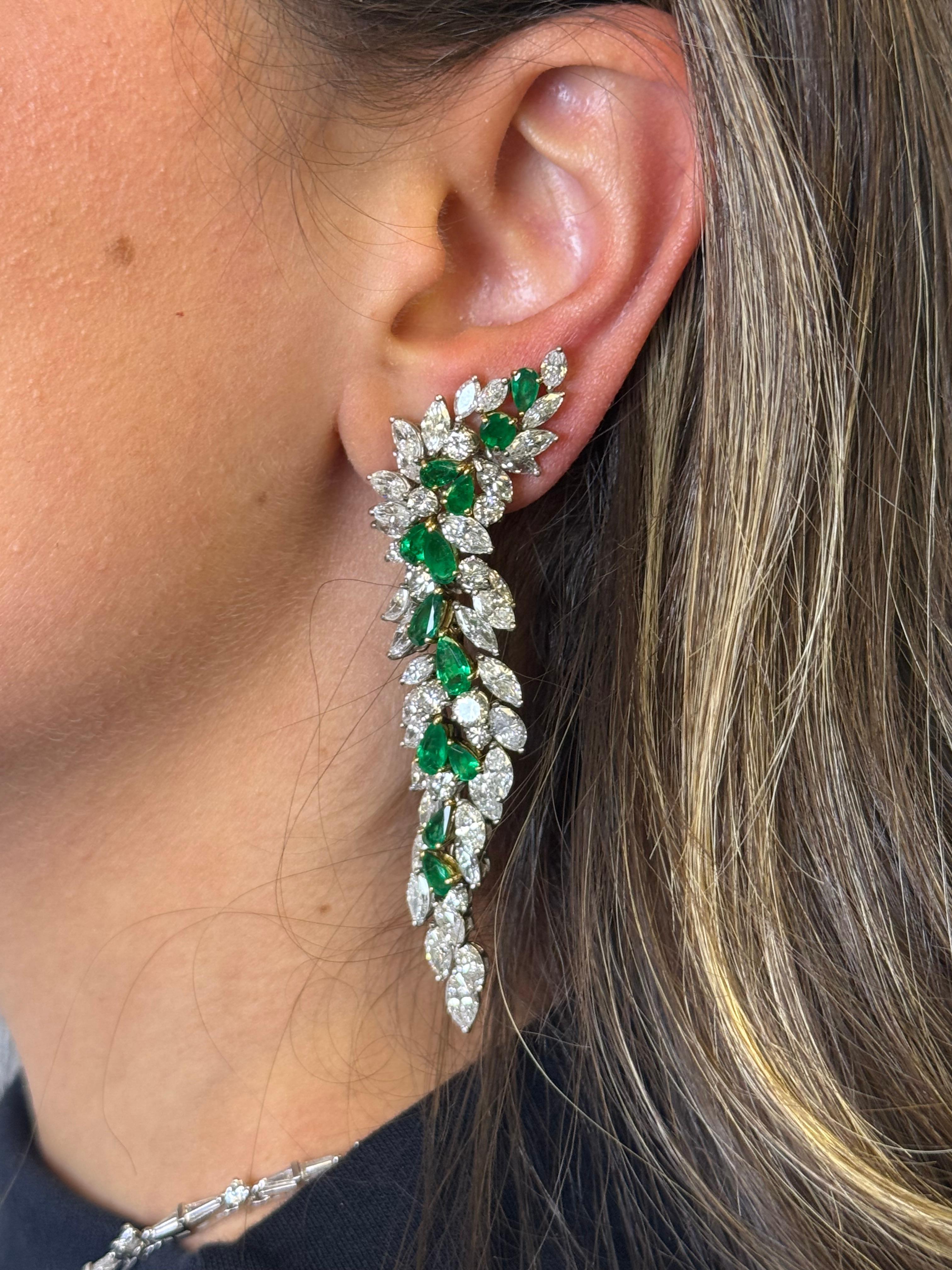 18K Gold Emerald & Diamond Convertible Clip-on Earrings In Excellent Condition For Sale In Great Neck Plaza, NY