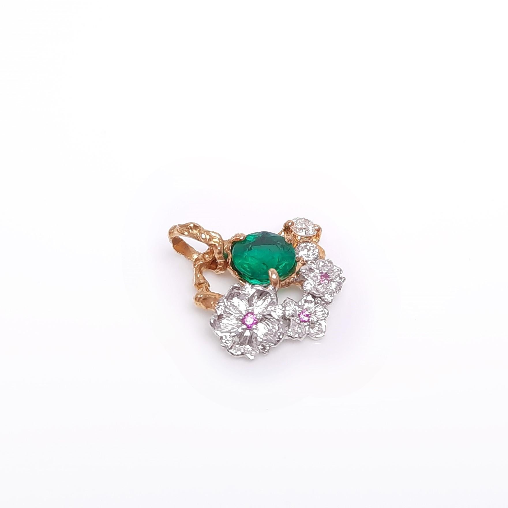 Contemporaneo Ciondolo floreale fatto a mano in oro 18K con smeraldo e diamante in vendita