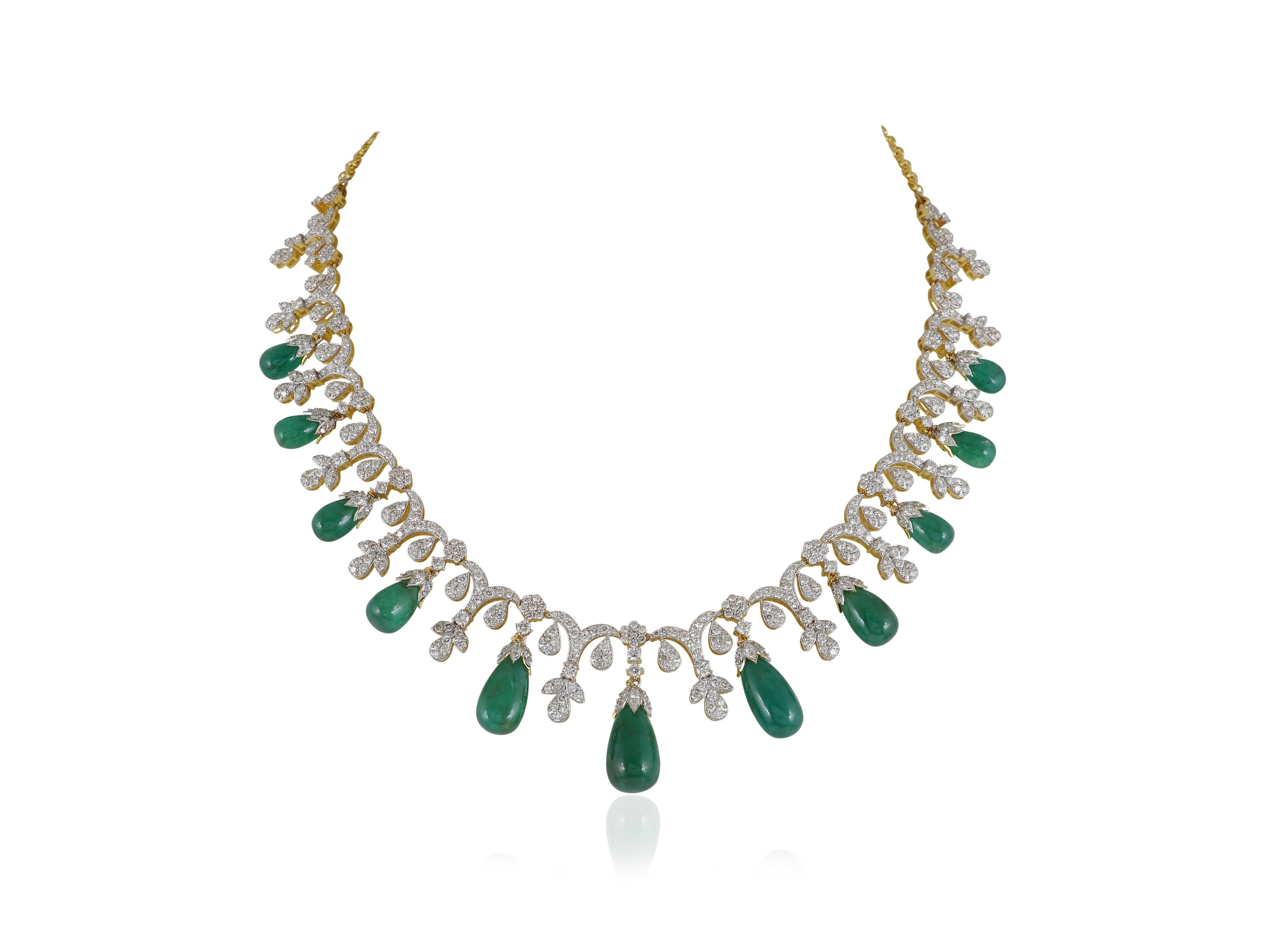 Taglio a goccia Collana con gocce di smeraldo e diamanti naturali in oro 18 carati in vendita