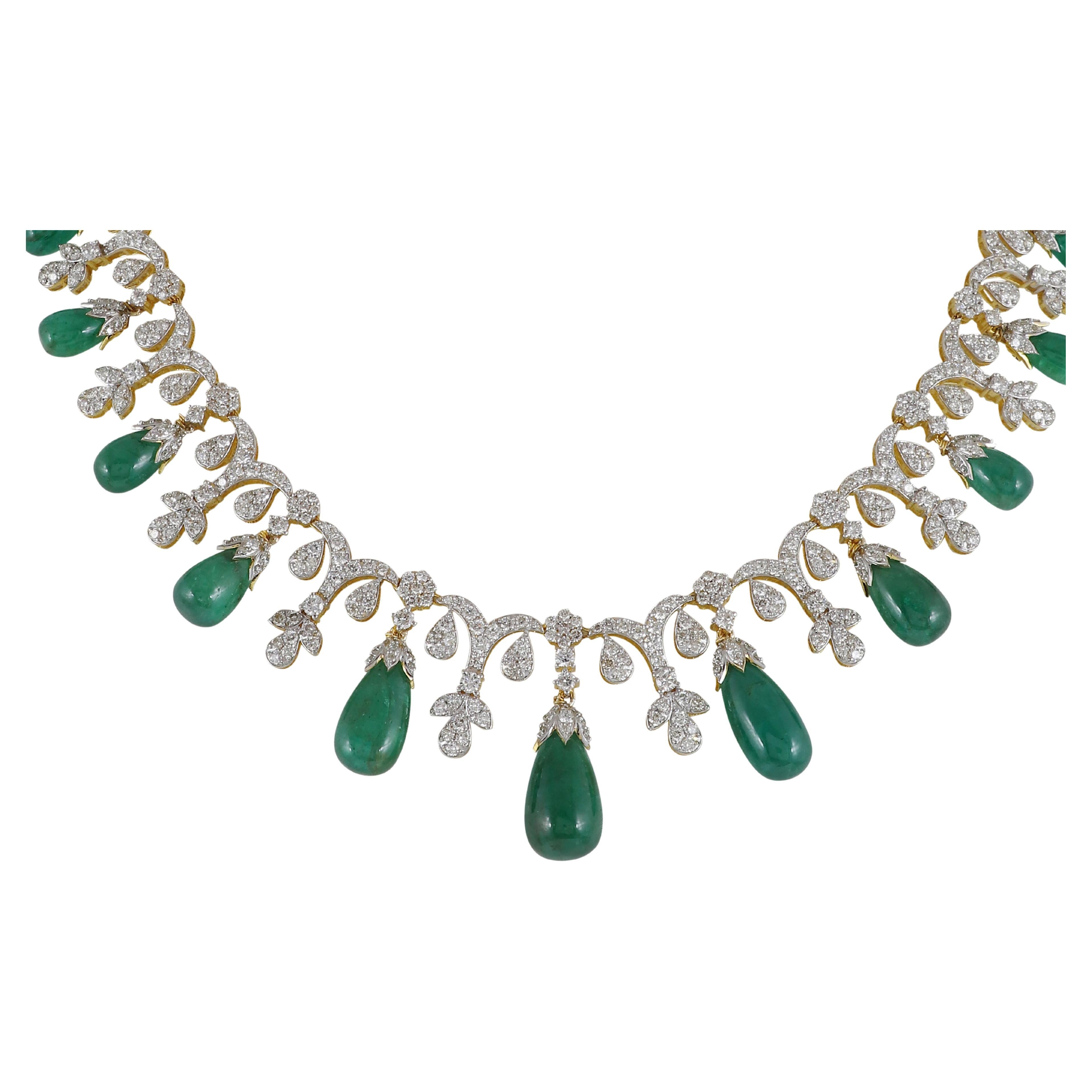 Collana con gocce di smeraldo e diamanti naturali in oro 18 carati in vendita