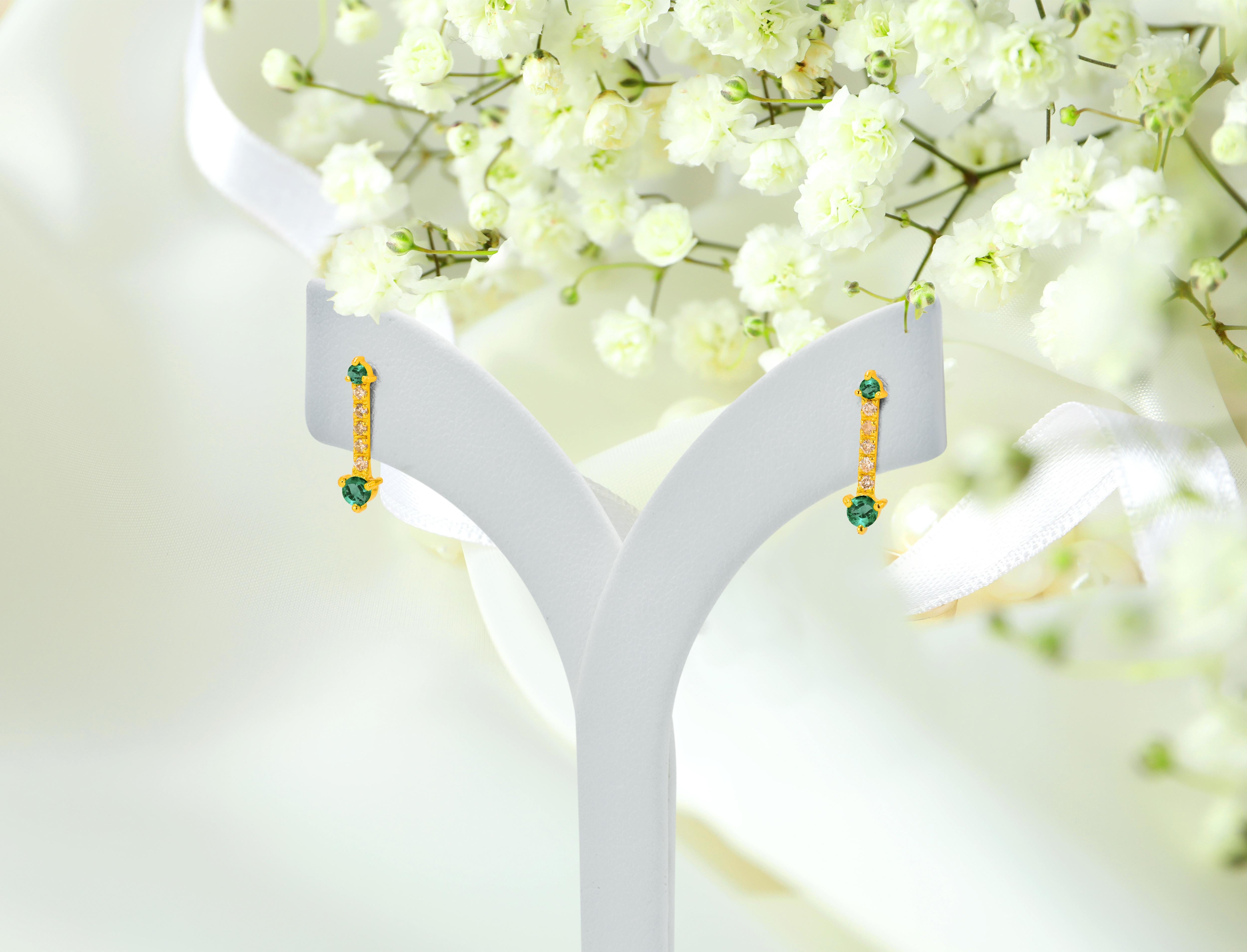 18k Gold Emerald Earrings with Round Diamond Stud Earrings For Sale 2