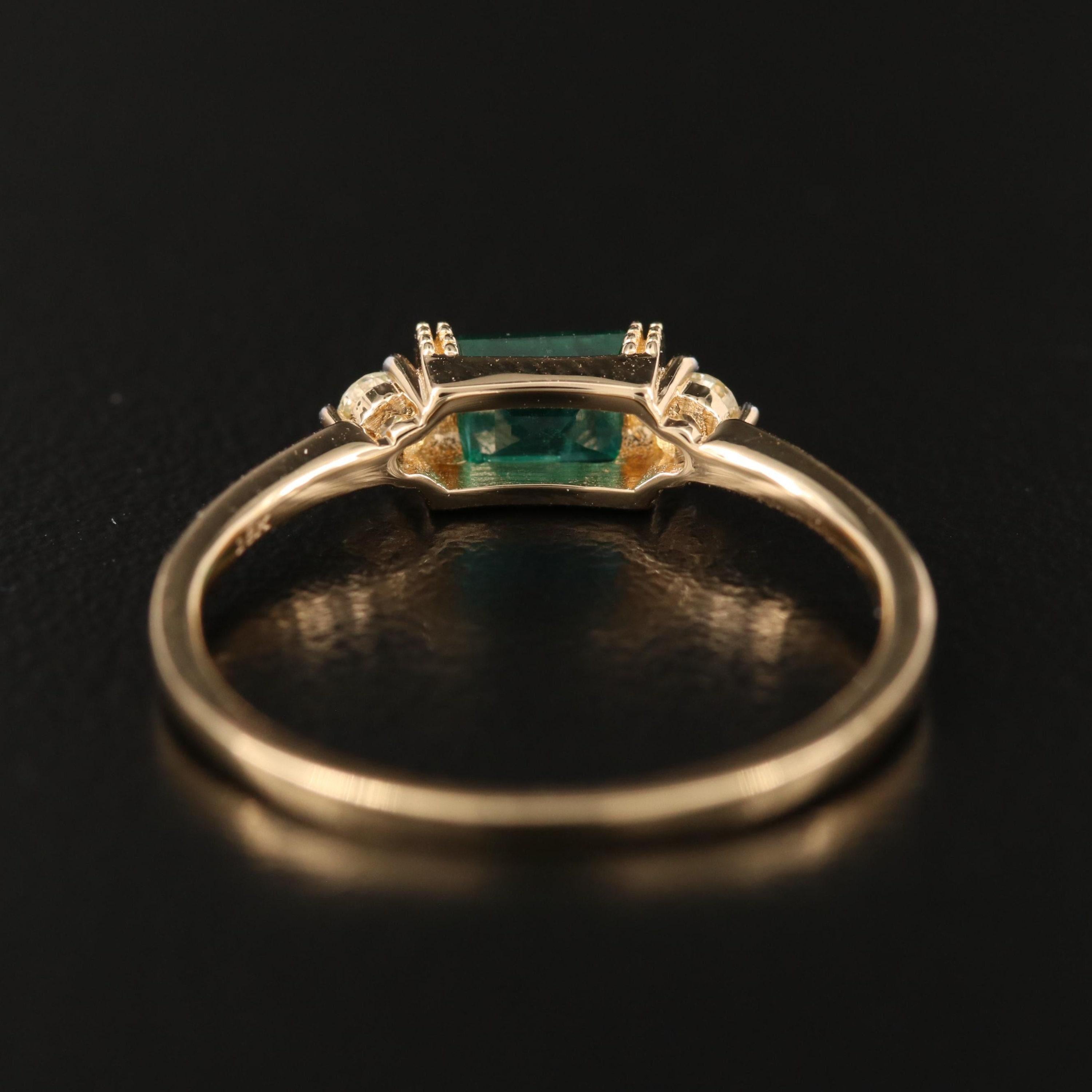Im Angebot: Verlobungsring aus 18 Karat Gold mit Smaragd, antiker Smaragd () 5