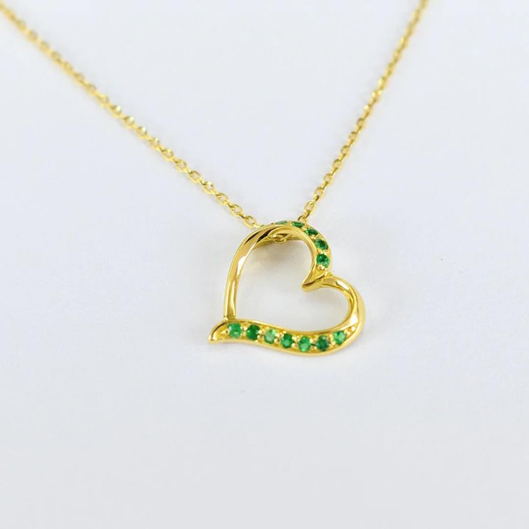 Modern 18k Gold Emerald Heart Necklace Minimalist Necklace Valentine Jewelry For Sale