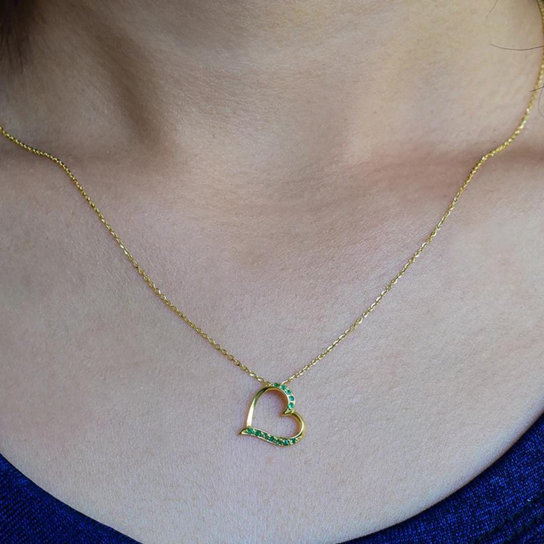 18k Gold Emerald Heart Necklace Minimalist Necklace Valentine Jewelry For Sale 2