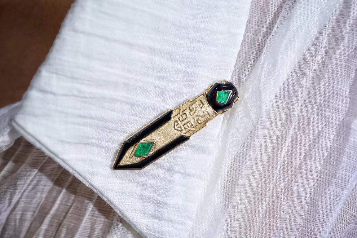 18K Gold Emerald & Onyx Chinese Traditional Design Tie Clip & Pendant For Sale 2