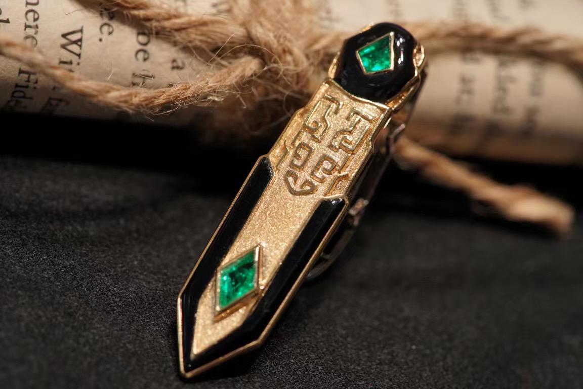 18K Gold Emerald & Onyx Chinese Traditional Design Tie Clip & Pendant For Sale 3