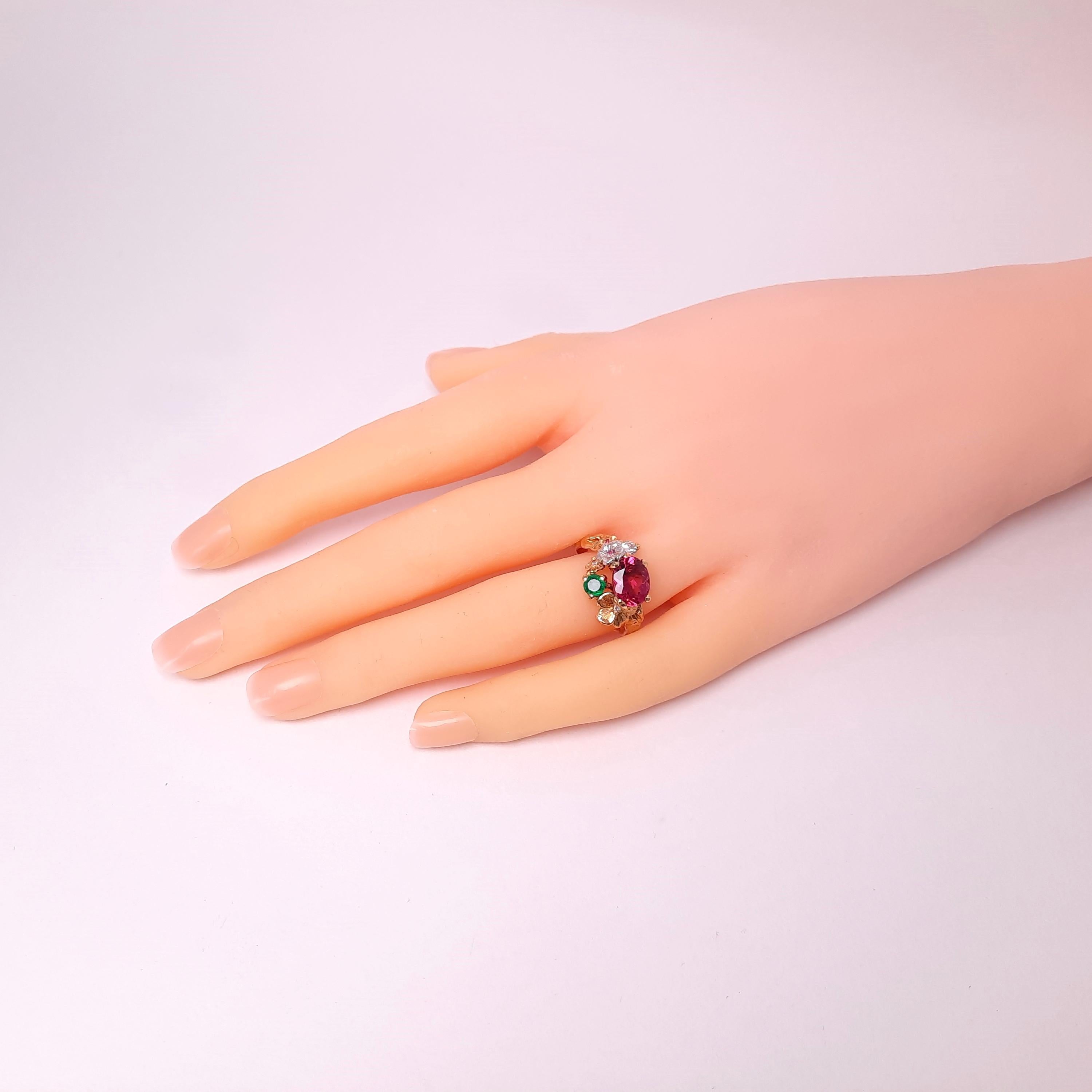 18k Gold Emerald Pink Tourmaline Handmade Ring In Excellent Condition For Sale In Hong Kong, HK