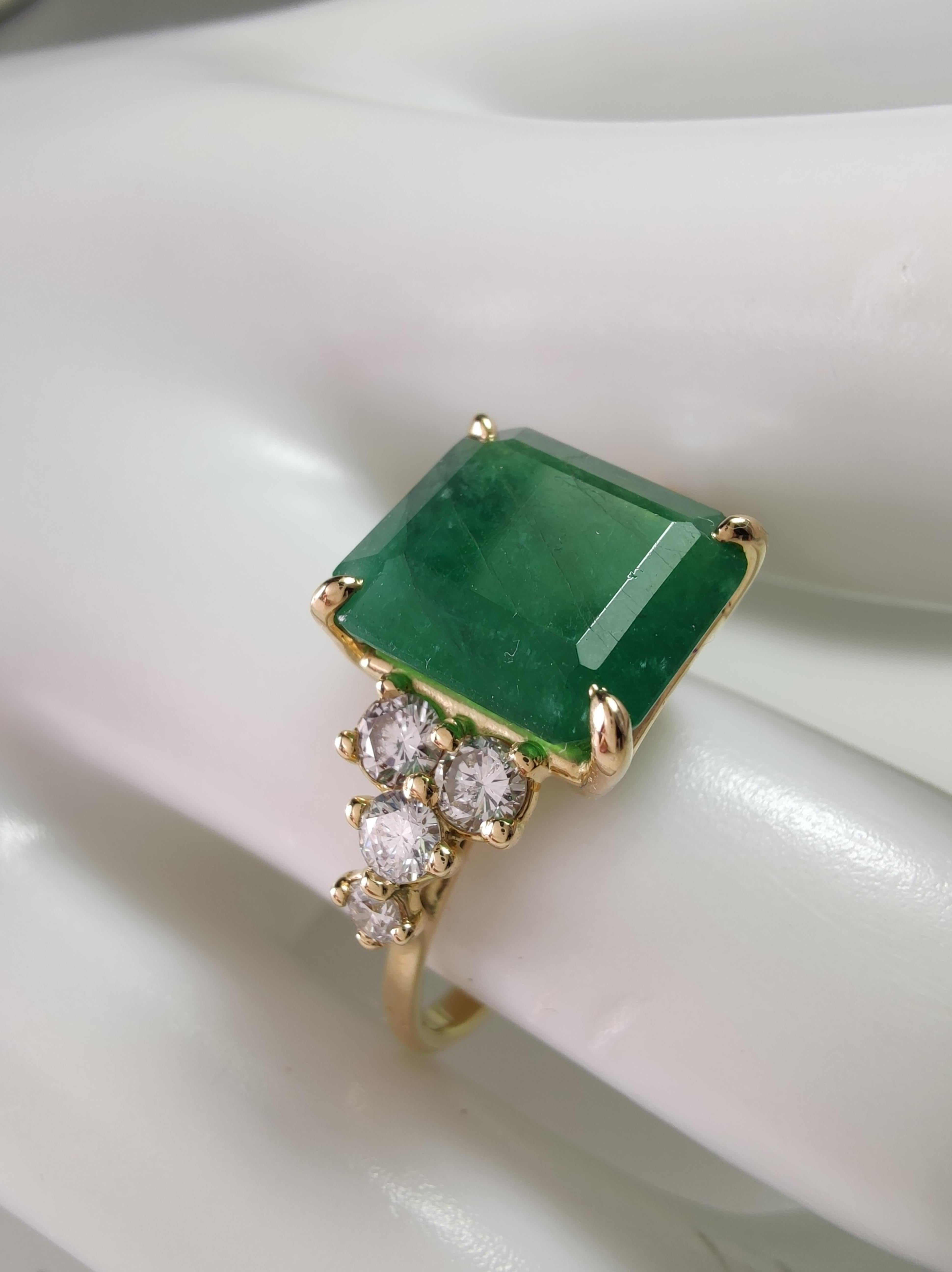 18K Gold Emerald Ring with 0.43ct Diamonds  Contemporary Women’s Engagement For Sale 2