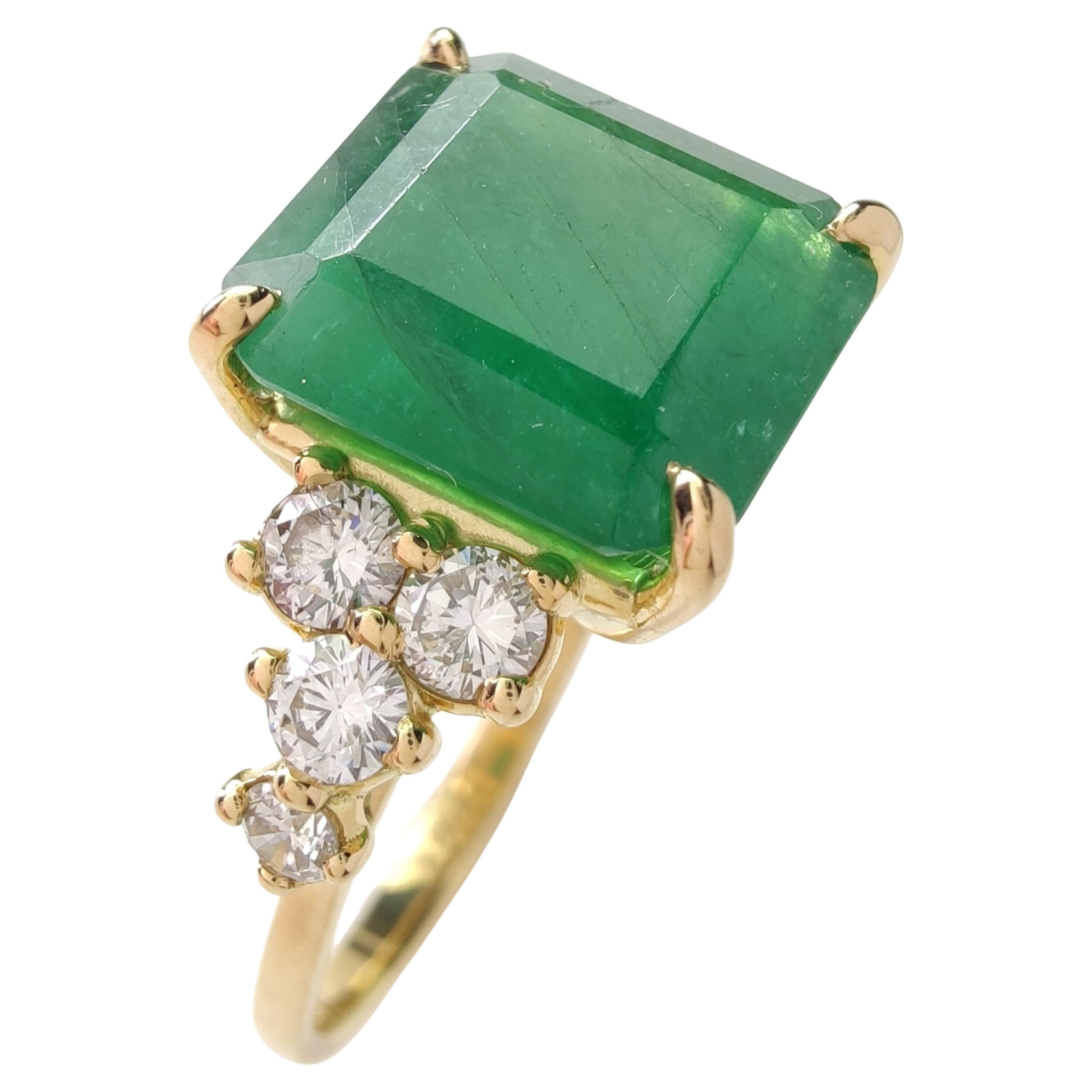 18K Gold Emerald Ring with 0.43ct Diamonds  Contemporary Women’s Engagement