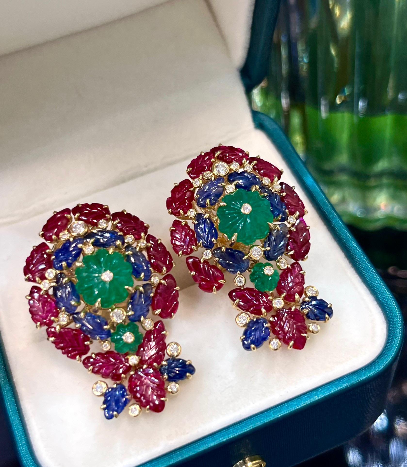 18K Gold Emerald & Ruby & Sapphire Earrings with Diamonds

Main Stone Emerald - Total 8.438 CT
Rubies & Sapphires & Emeralds - Total 15.345 CT
Diamonds - 0.342 CT
18K Gold
Total Weight - 19.7 GM

Introducing our stunning 18K Gold Emerald, Ruby, and