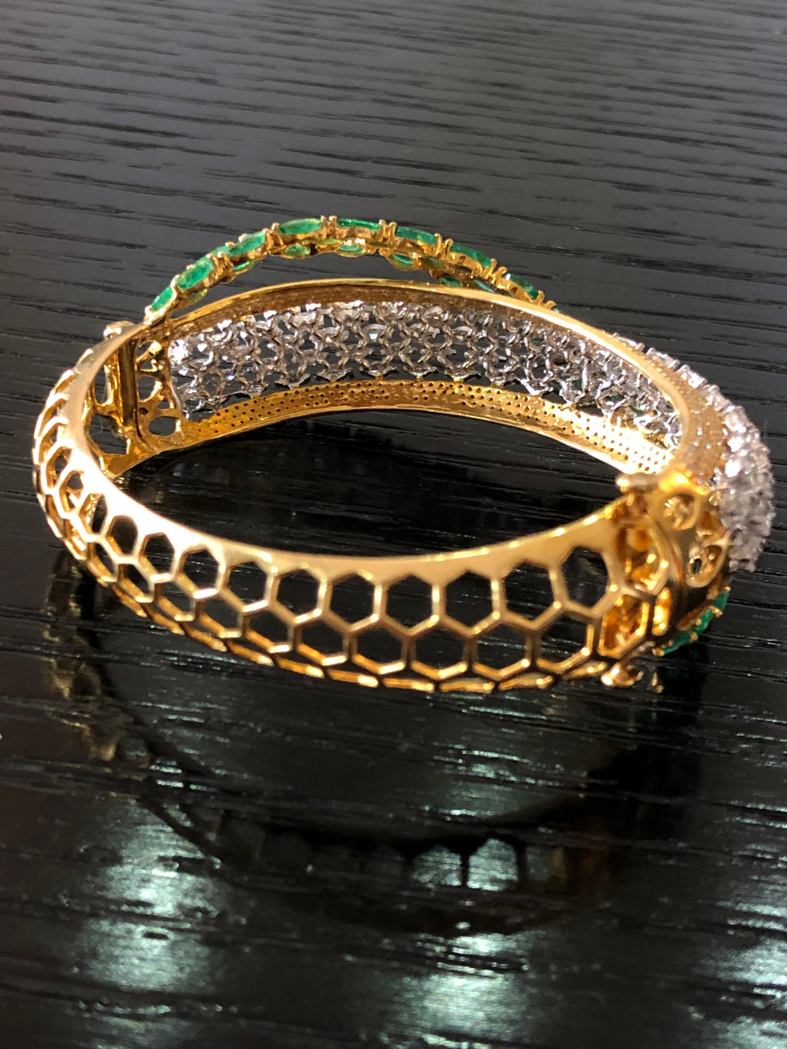 Marquise Cut 18 Karat Gold Emerald White Diamond Bracelet For Sale