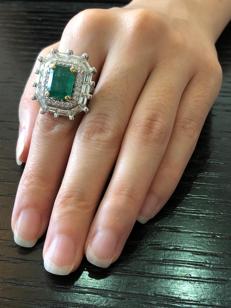 Diamond: 3.68 carats 
Emerald: 4.07carats 
Gold: 14.370 grams 18k 
Ring Size: 5.75 US
Note: The centre stone can be changed to Ruby as well 

There is no finer way to make a fashion statement than with the beauty and radiance of this timeless ring