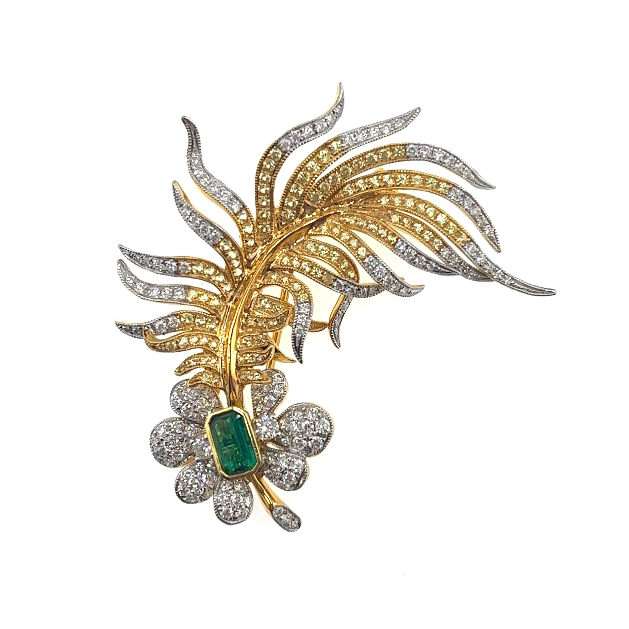 Moderne Pendentif broche en or 18K avec émeraude et saphir jaune avec diamants en vente