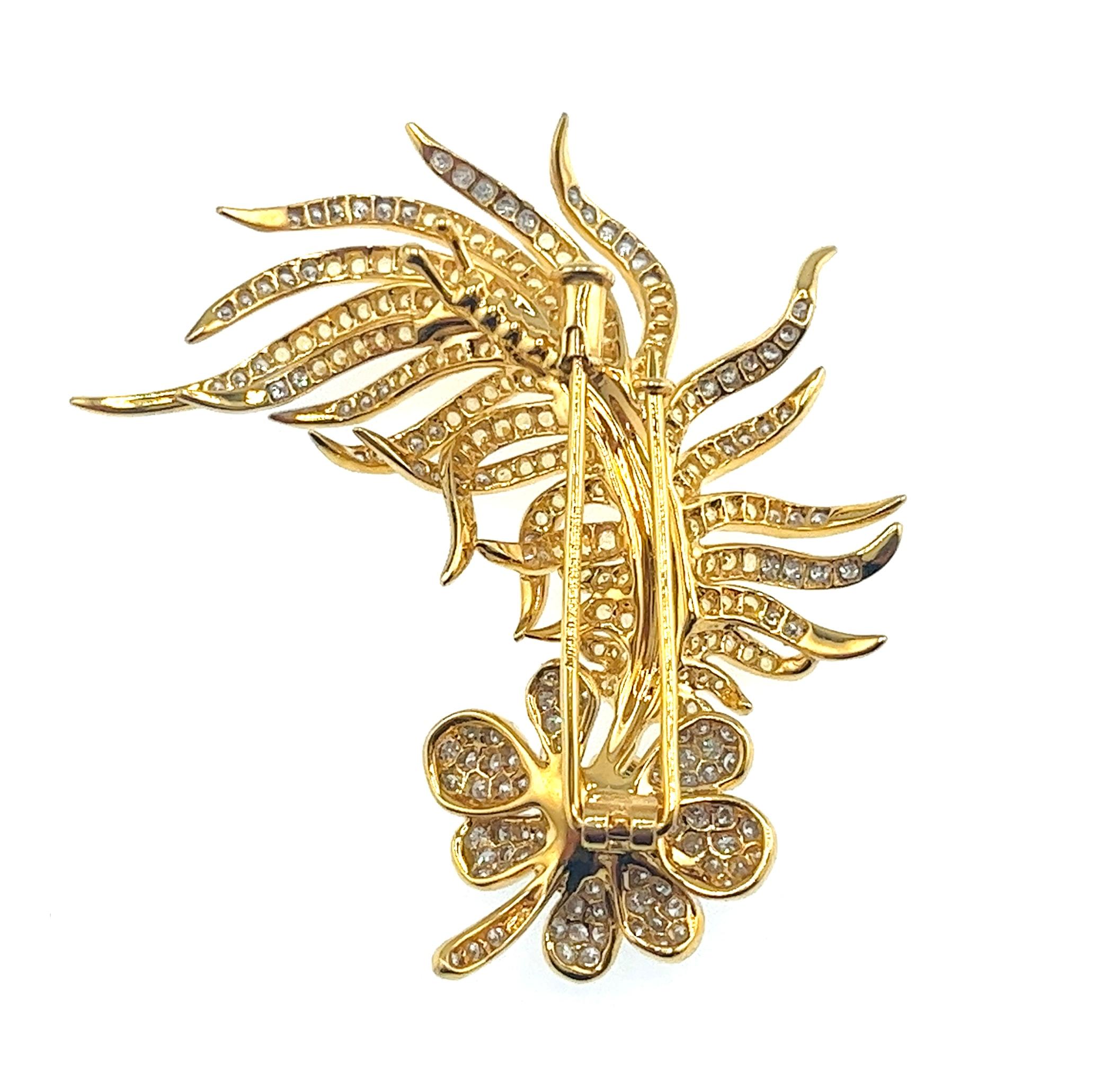 Taille émeraude Pendentif broche en or 18K avec émeraude et saphir jaune avec diamants en vente
