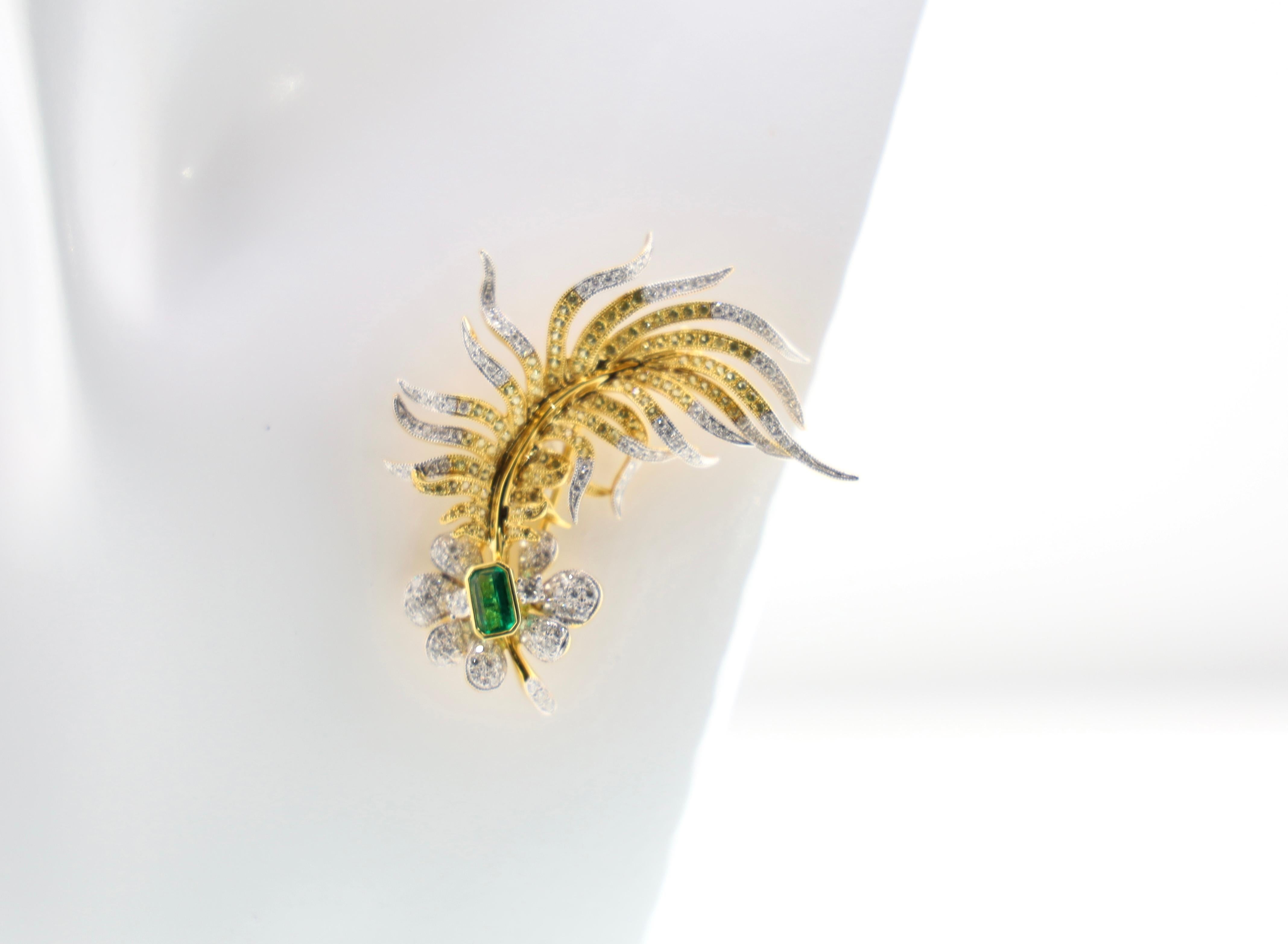 Pendentif broche en or 18K avec émeraude et saphir jaune avec diamants Unisexe en vente