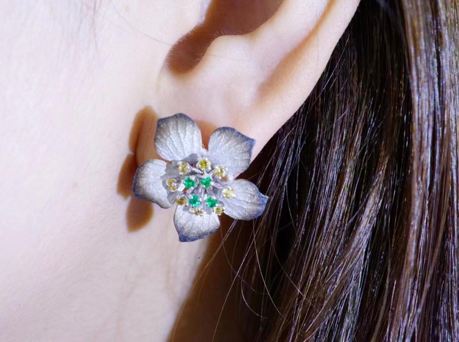 18K Gold Emerald & Yellow Sapphire Flower Earrings For Sale 2
