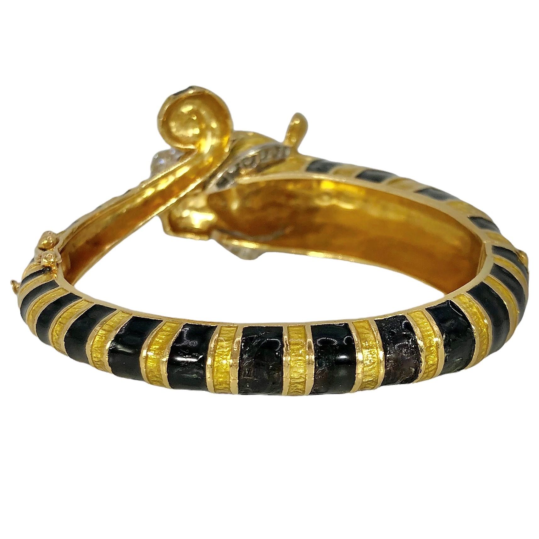 18K Gold, Enamel and Diamond Tiger Bangle Bracelet In Good Condition For Sale In Palm Beach, FL