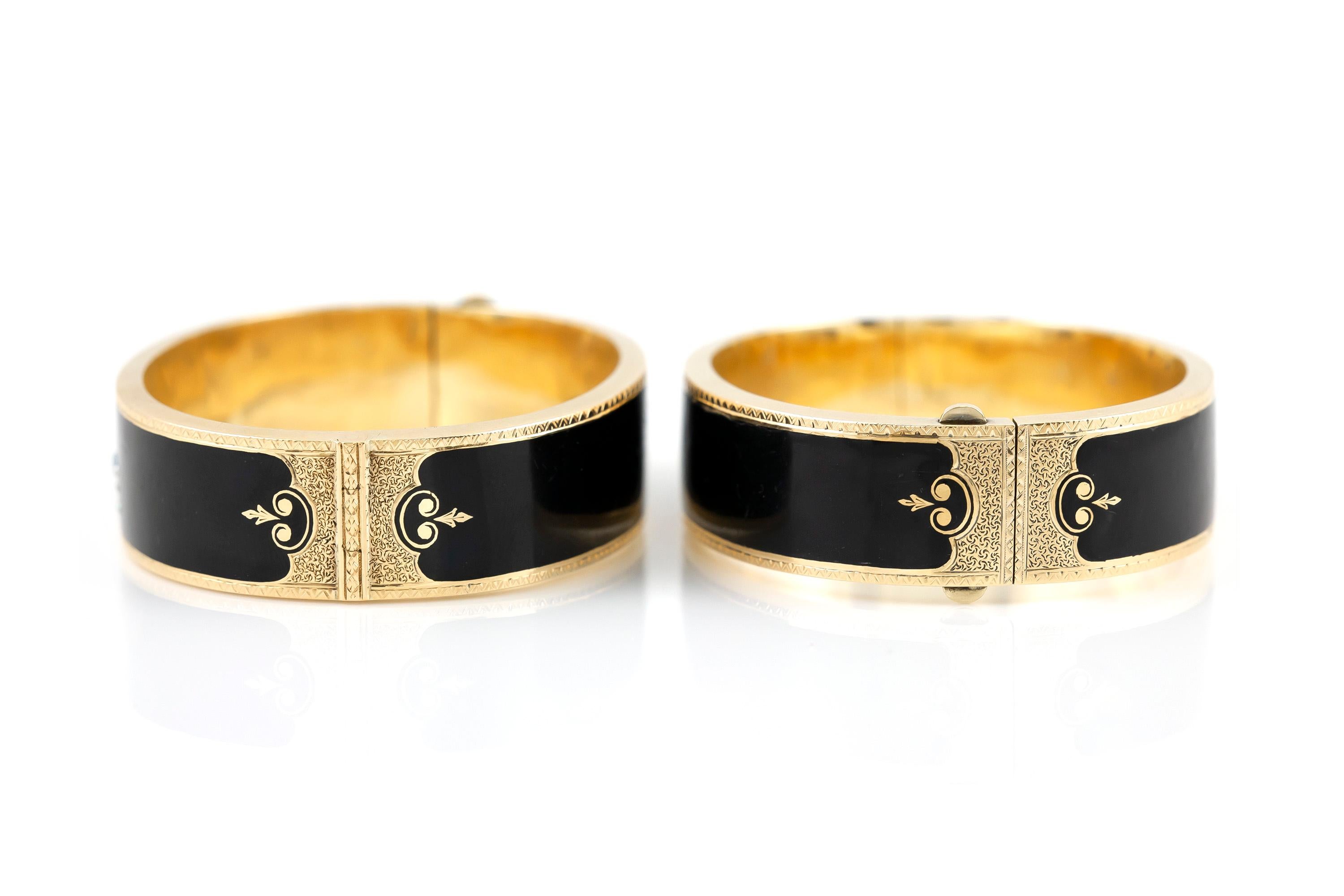 18 Karat Gold Enamel Victorian Bangles In Excellent Condition For Sale In New York, NY
