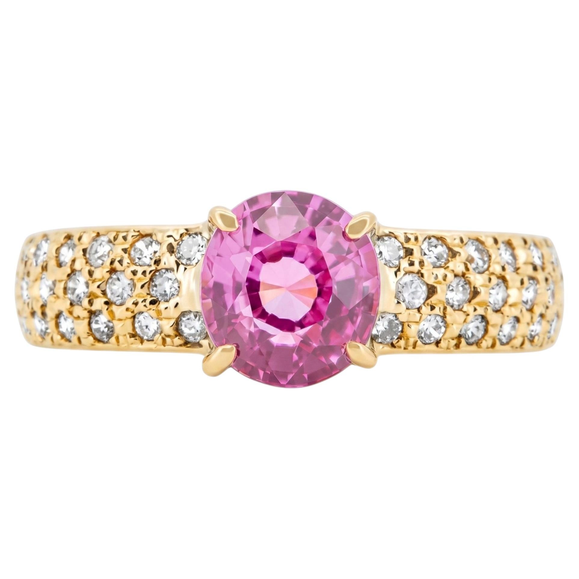 Bague de fiançailles en or 18 carats avec saphir padparadscha de 1,43 carat et pavé de diamants, modèle V120