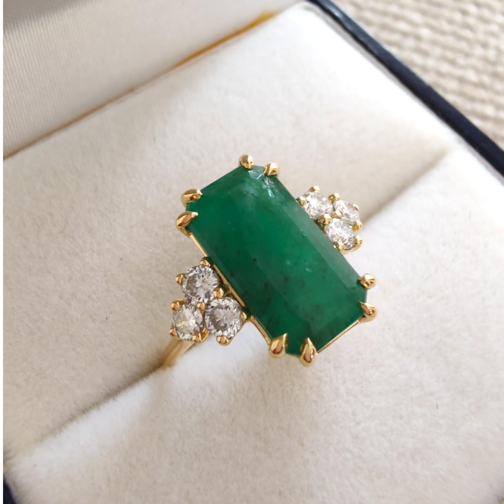 18K Gold  Verlobungsring 2,99 Karat Smaragd 0,44 Karat  Diamant 3