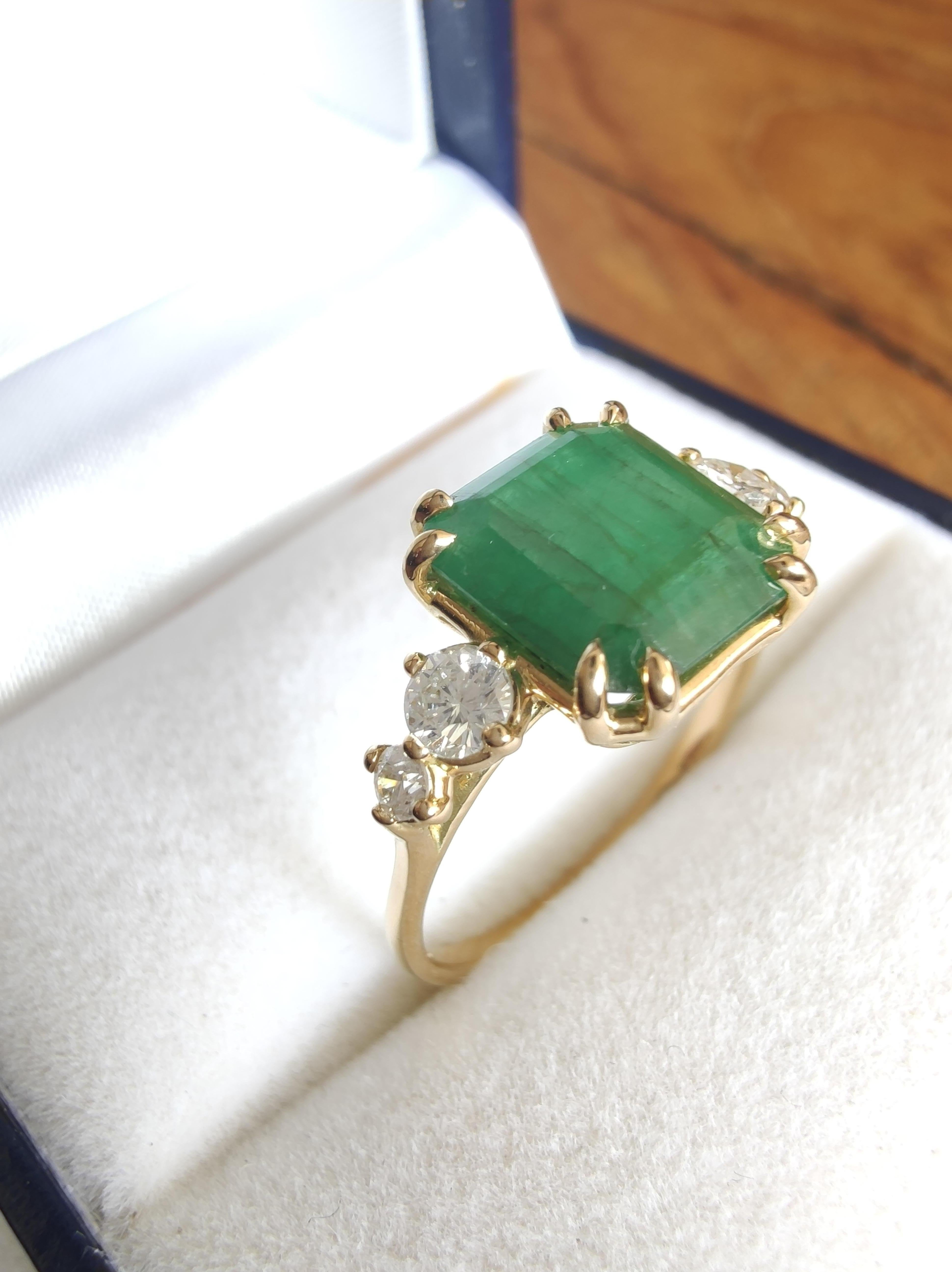 18K Gold Engagement Ring Women's Emerald 2.76ct Diamonds 0.35ct Brilliant Cut For Sale 5