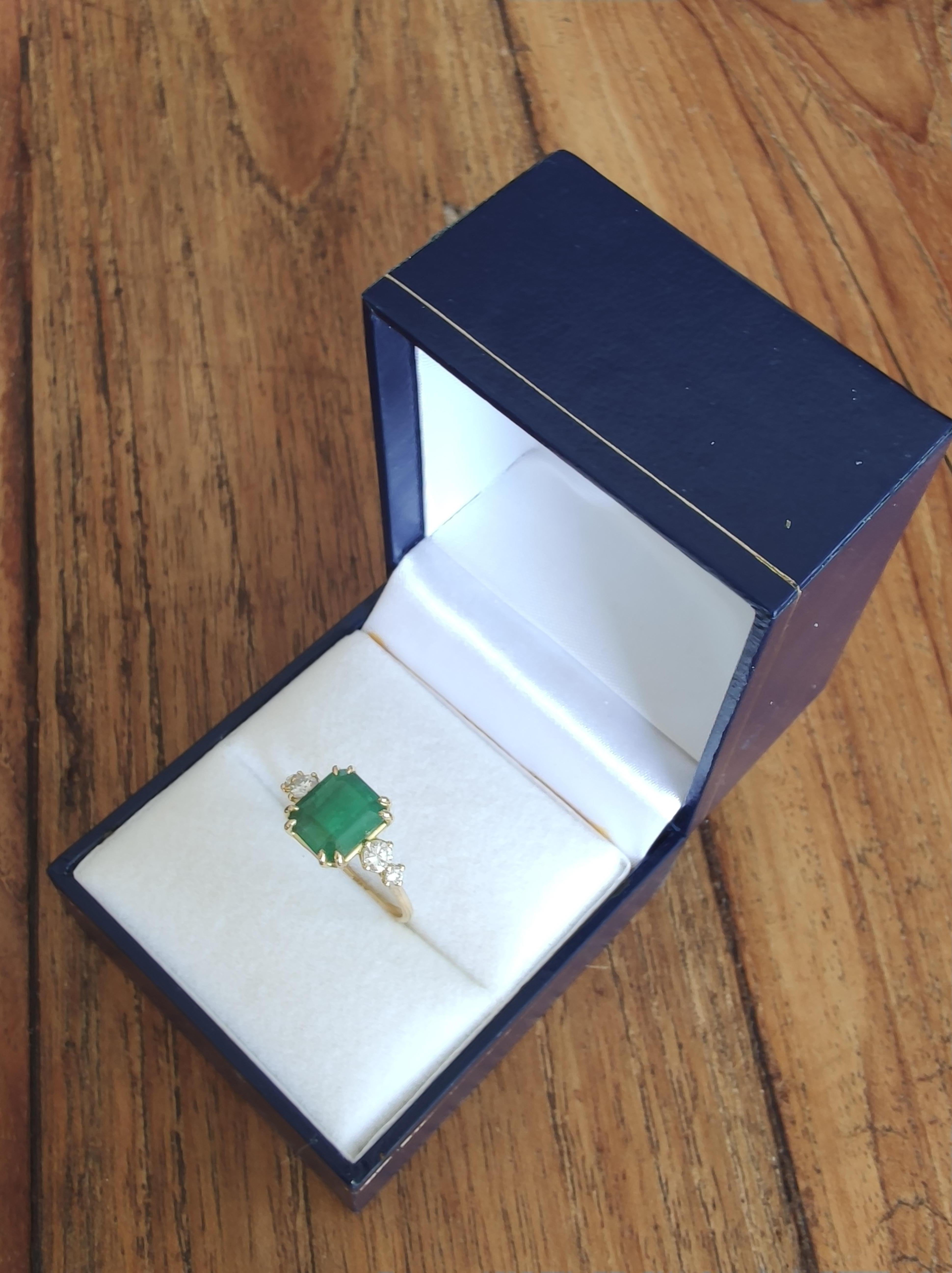 18K Gold Engagement Ring Women's Emerald 2.76ct Diamonds 0.35ct Brilliant Cut For Sale 6