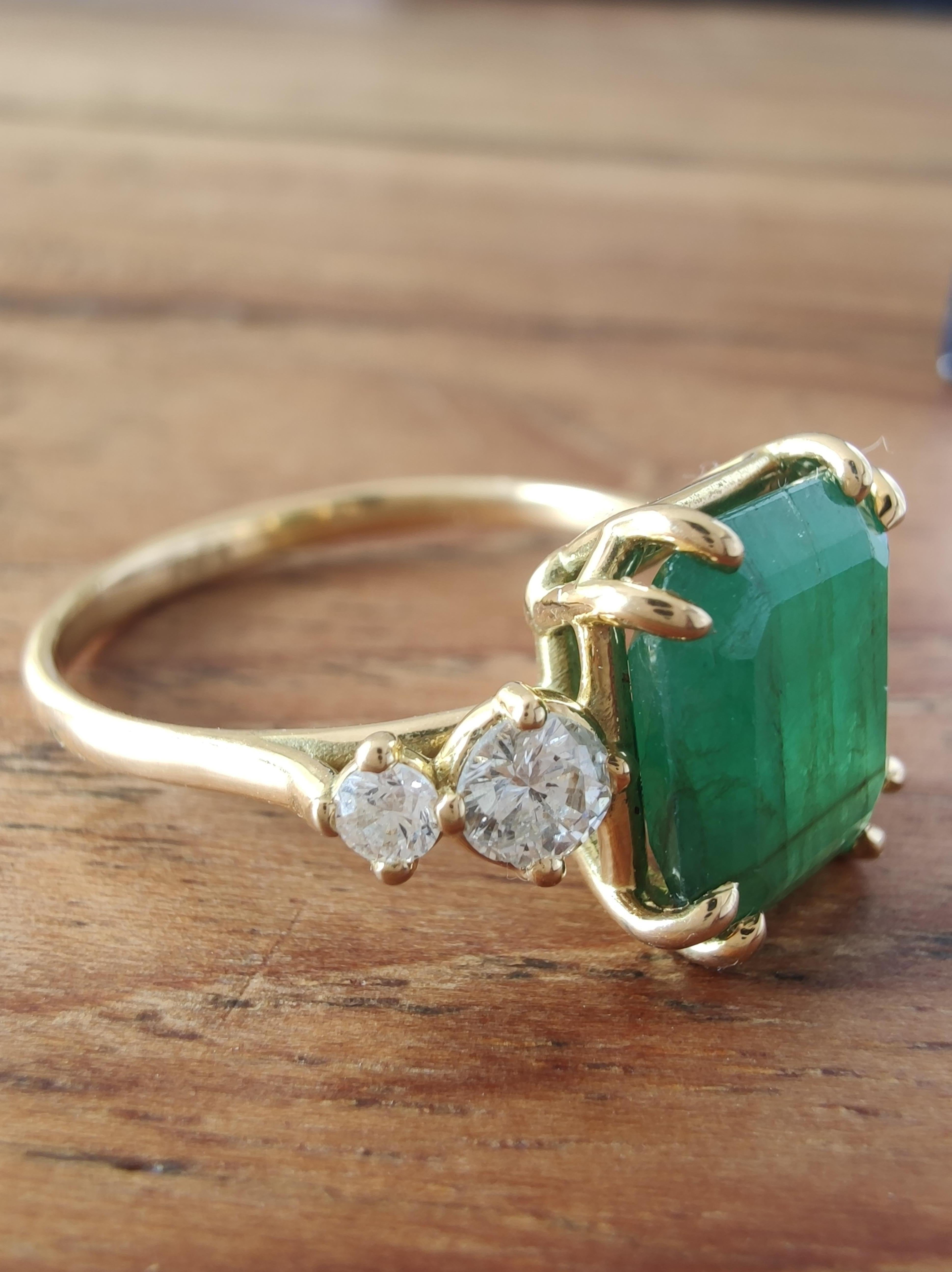 18K Gold Engagement Ring Women's Emerald 2.76ct Diamonds 0.35ct Brilliant Cut In New Condition For Sale In Sant Josep de sa Talaia, IB