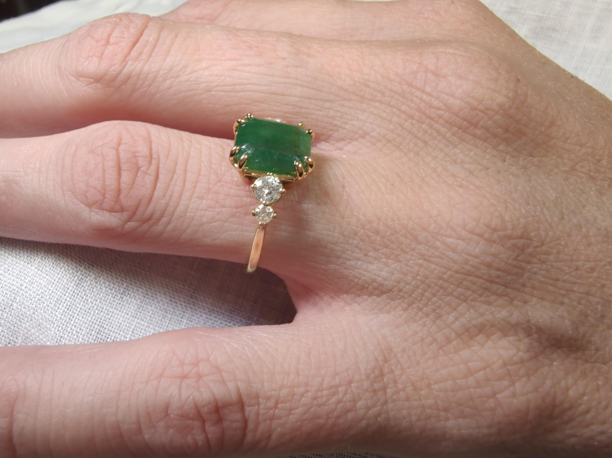 18K Gold Engagement Ring Women's Emerald 2.76ct Diamonds 0.35ct Brilliant Cut In New Condition For Sale In Sant Josep de sa Talaia, IB