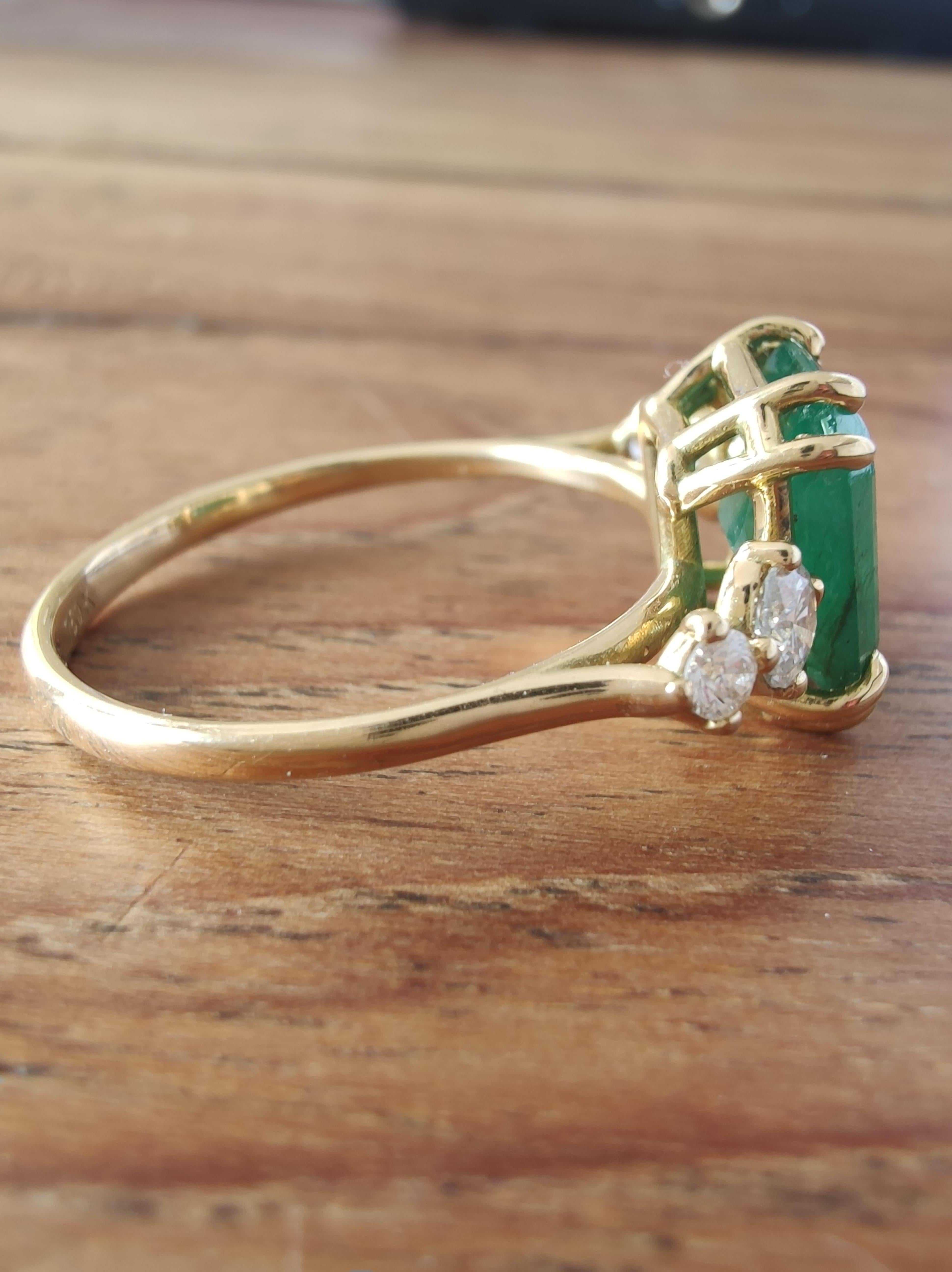 18K Gold Engagement Ring Women's Emerald 2.76ct Diamonds 0.35ct Brilliant Cut For Sale 1