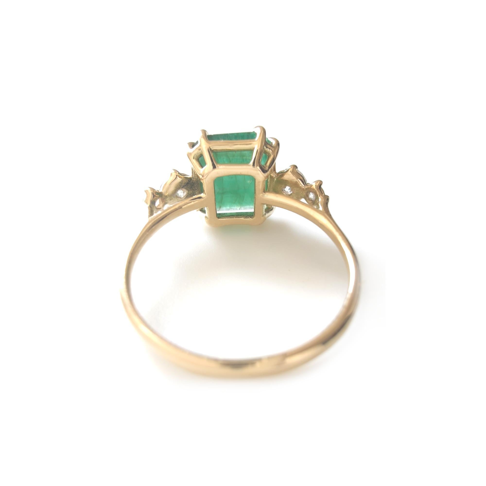 18K Gold Engagement Ring Women's Emerald 2.76ct Diamonds 0.35ct Brilliant Cut For Sale 3