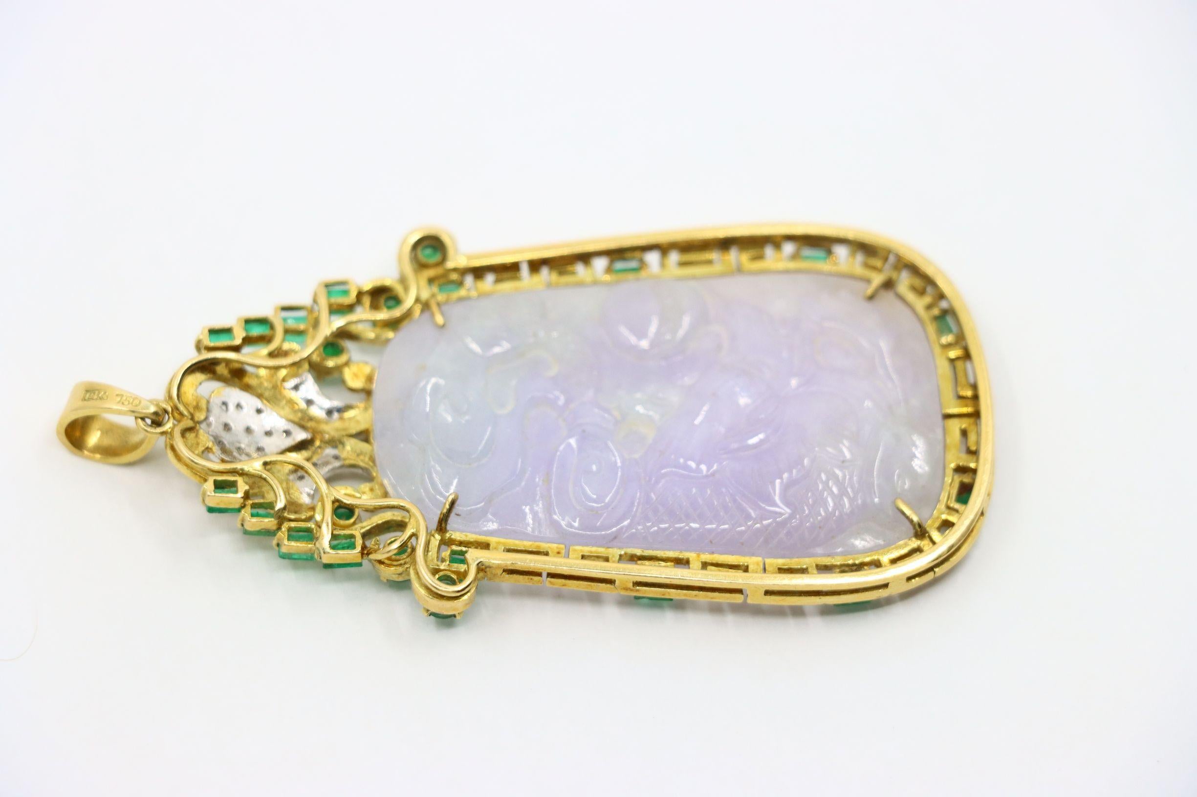 Ciondolo in oro 18K con incisione di giada viola lavanda e smeraldo con diamanti in vendita 2