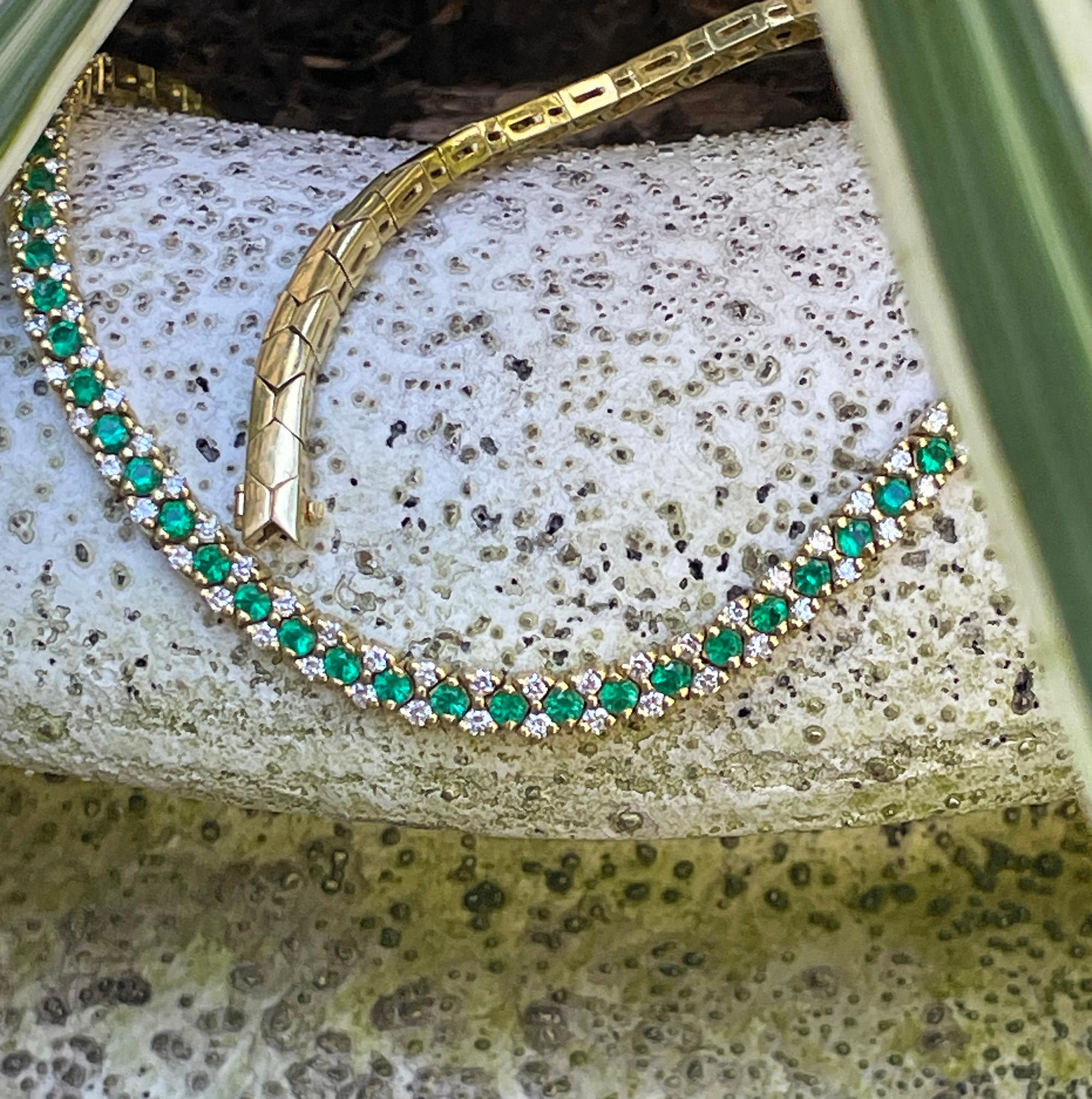 18K Gold Estate Vintage 4.43ctw Natural Emerald & Diamond Collar Necklace For Sale 8