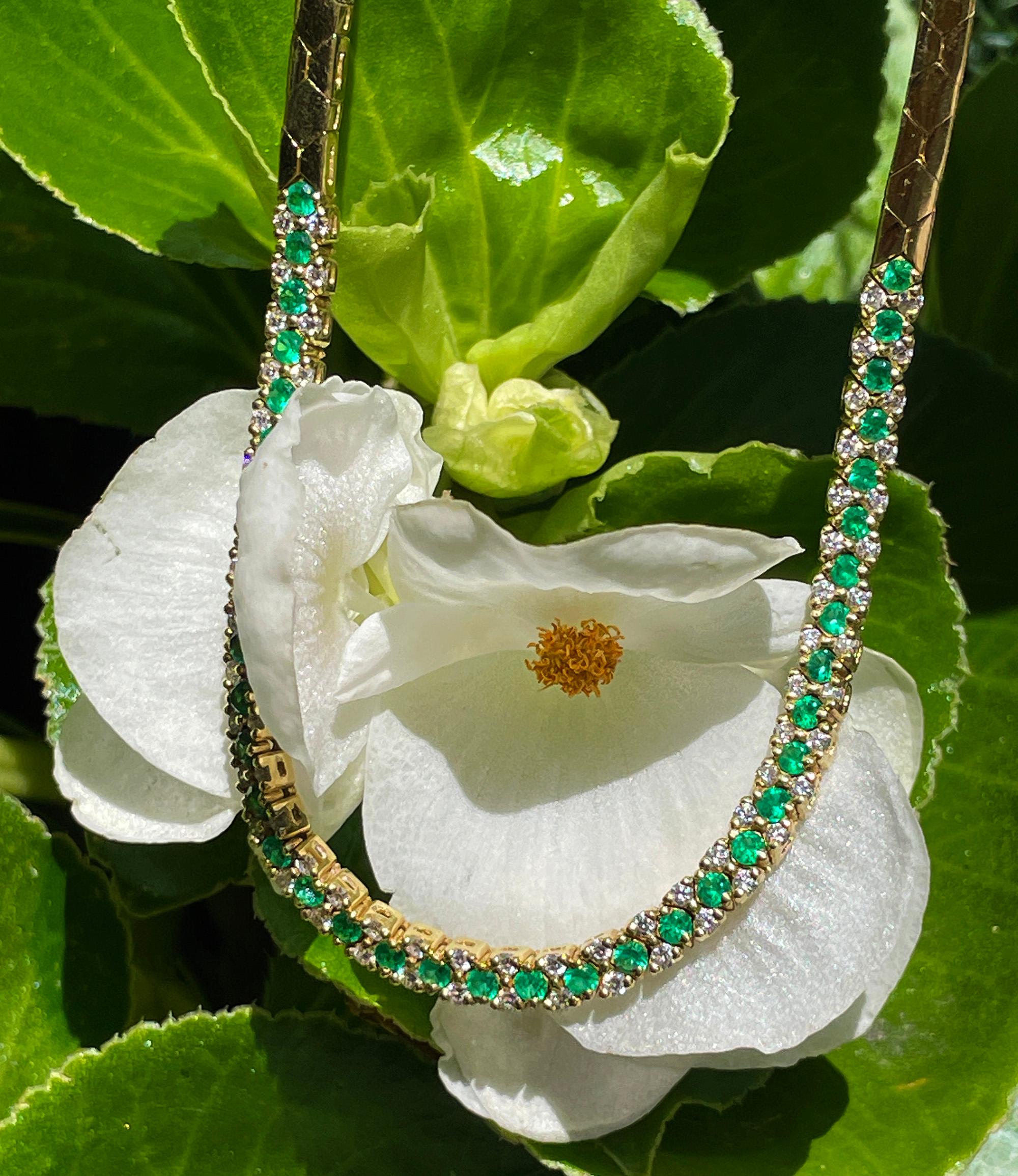 18K Gold Estate Vintage 4.43ctw Natural Emerald & Diamond Collar Necklace For Sale 13