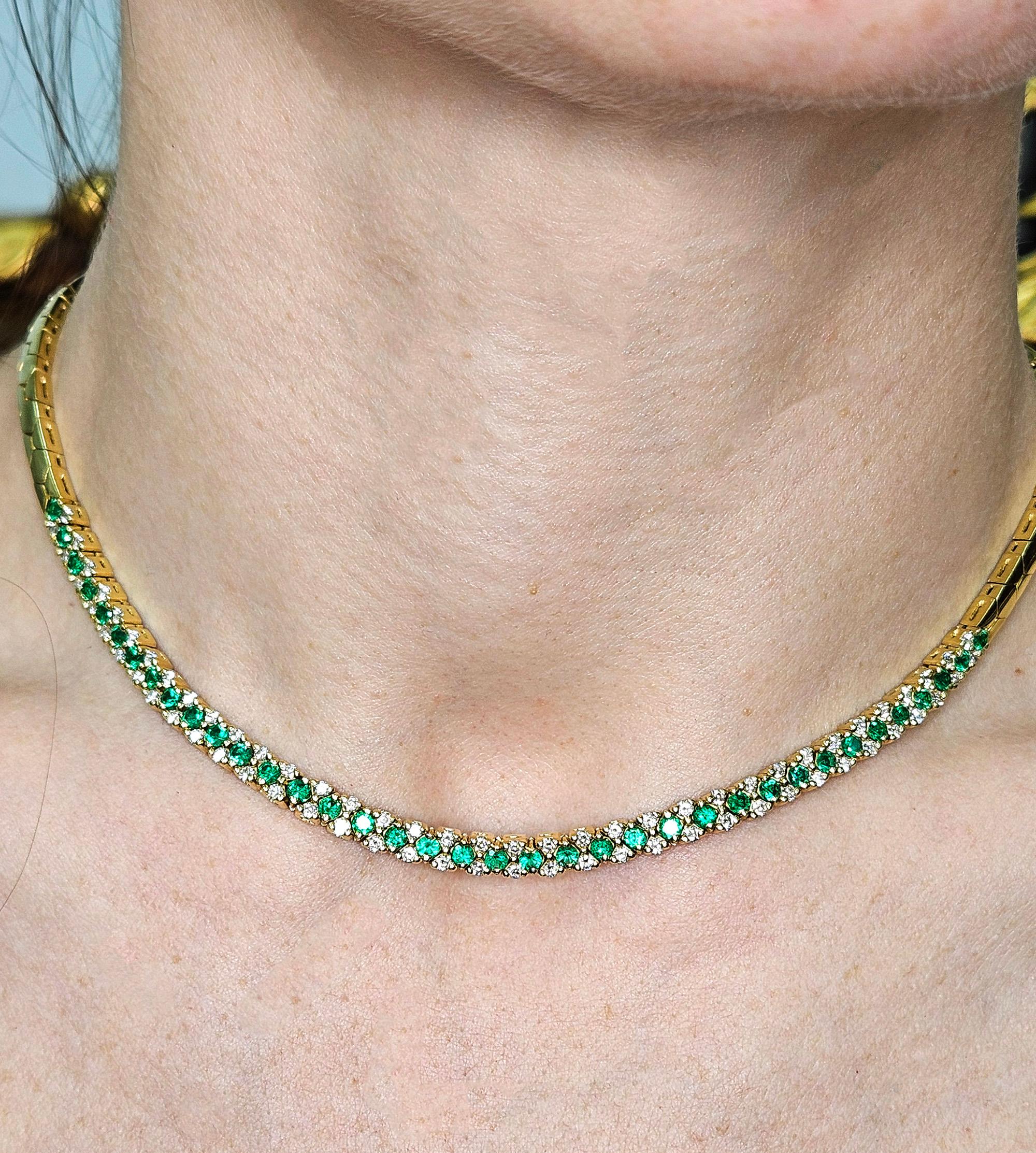 18K Gold Estate Vintage 4.43ctw Natural Emerald & Diamond Collar Necklace For Sale 1