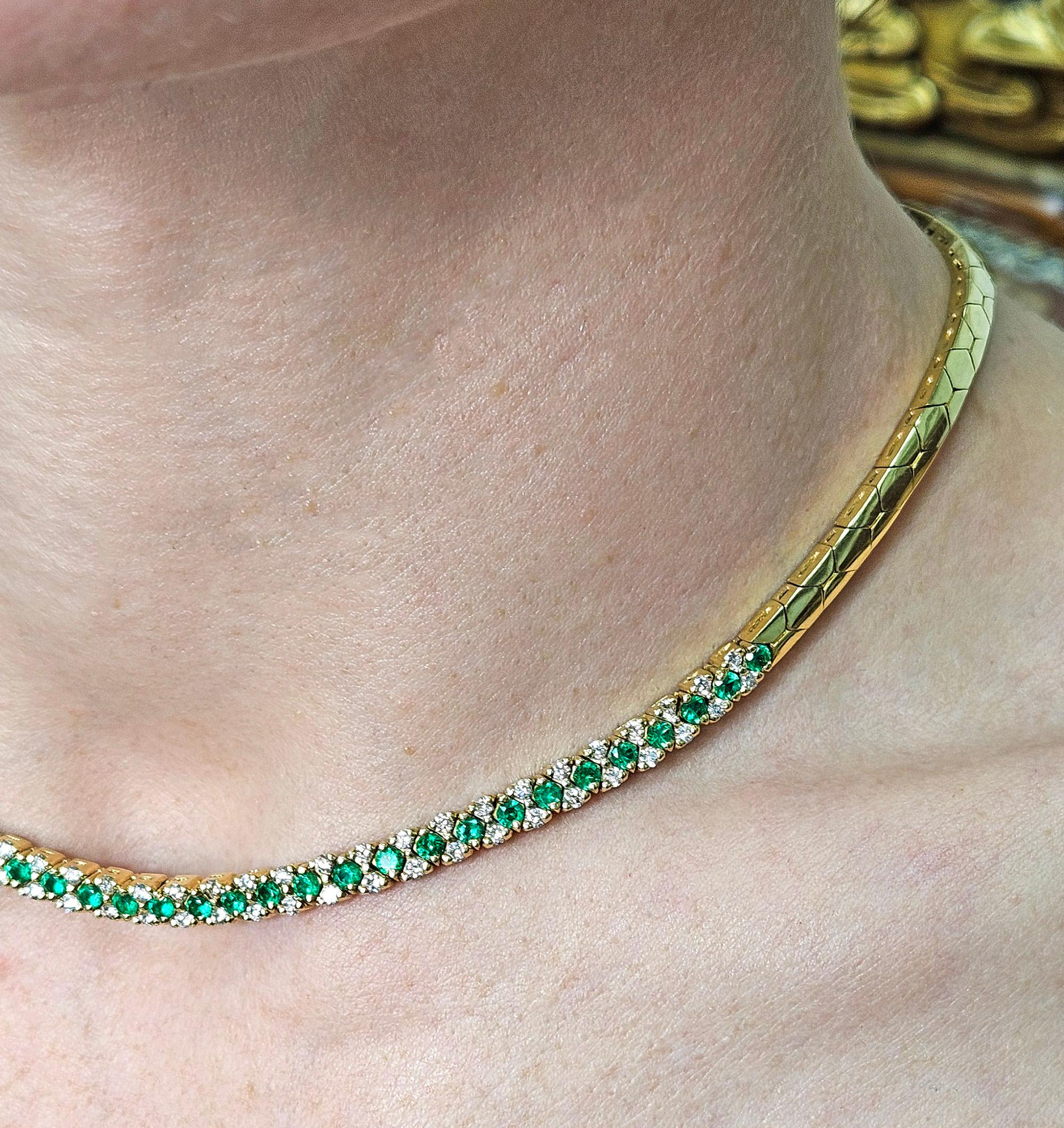 18K Gold Estate Vintage 4.43ctw Natural Emerald & Diamond Collar Necklace For Sale 2