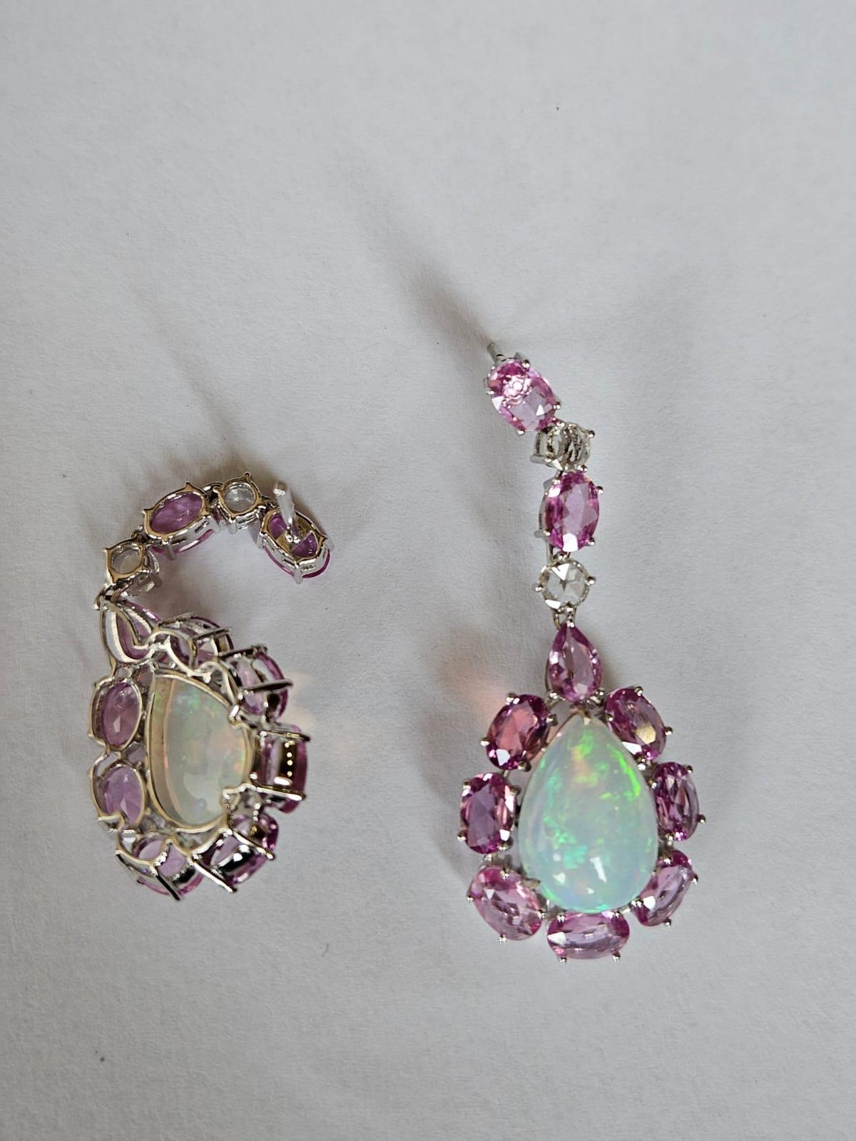 Chandelier-Ohrringe aus 18 Karat Gold, äthiopischen Opalen, rosa Ceylon-Saphiren und Diamanten (Moderne) im Angebot