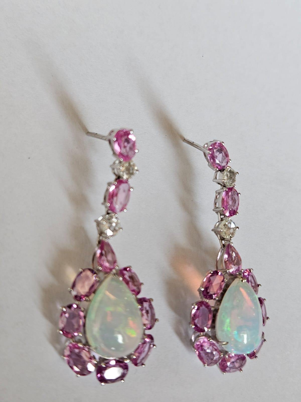 Chandelier-Ohrringe aus 18 Karat Gold, äthiopischen Opalen, rosa Ceylon-Saphiren und Diamanten (Ovalschliff) im Angebot