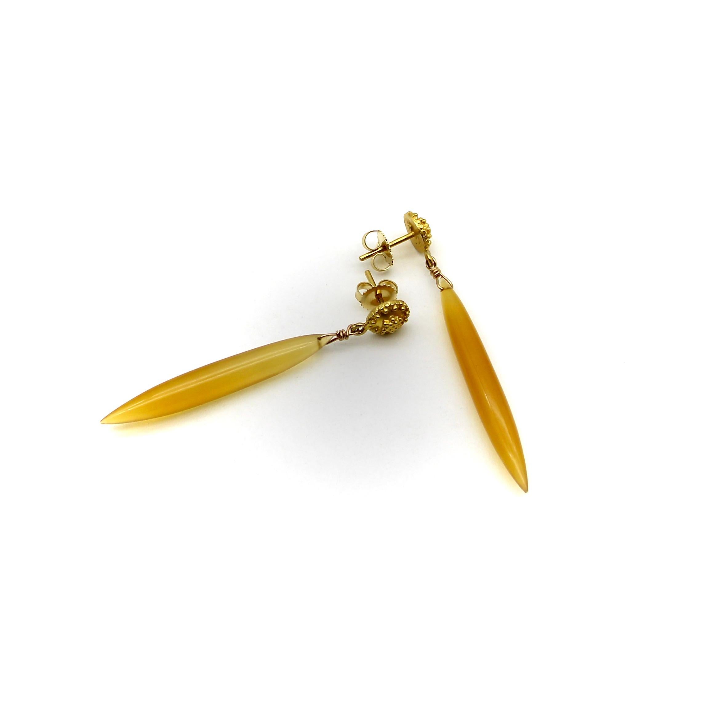 Women's 18K Gold Etruscan Revival Chalcedony Torpedo Drop Earrings For Sale