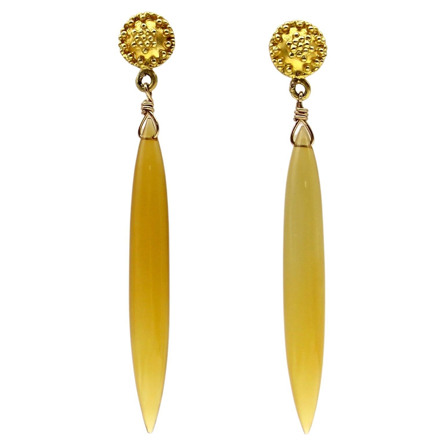 18K Gold Etruscan Revival Chalcedony Torpedo Drop Earrings For Sale