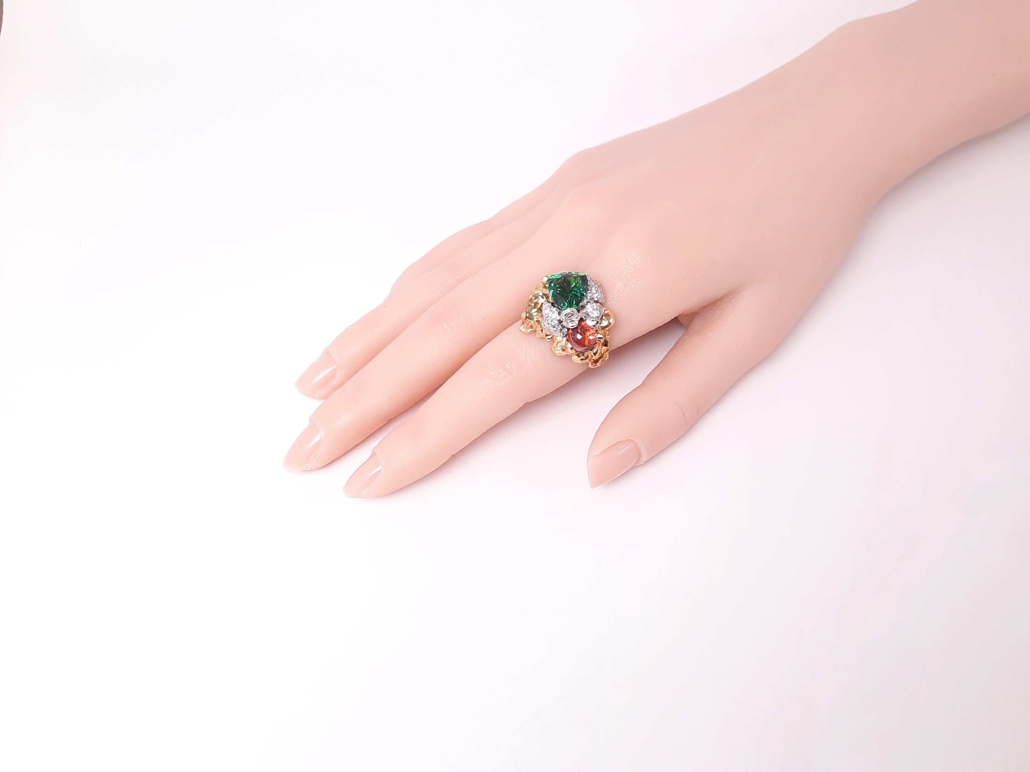 18K Gold Fancy Tourmaline Diamond Handmade Ring by MOISEIKIN In New Condition For Sale In Hong Kong, HK