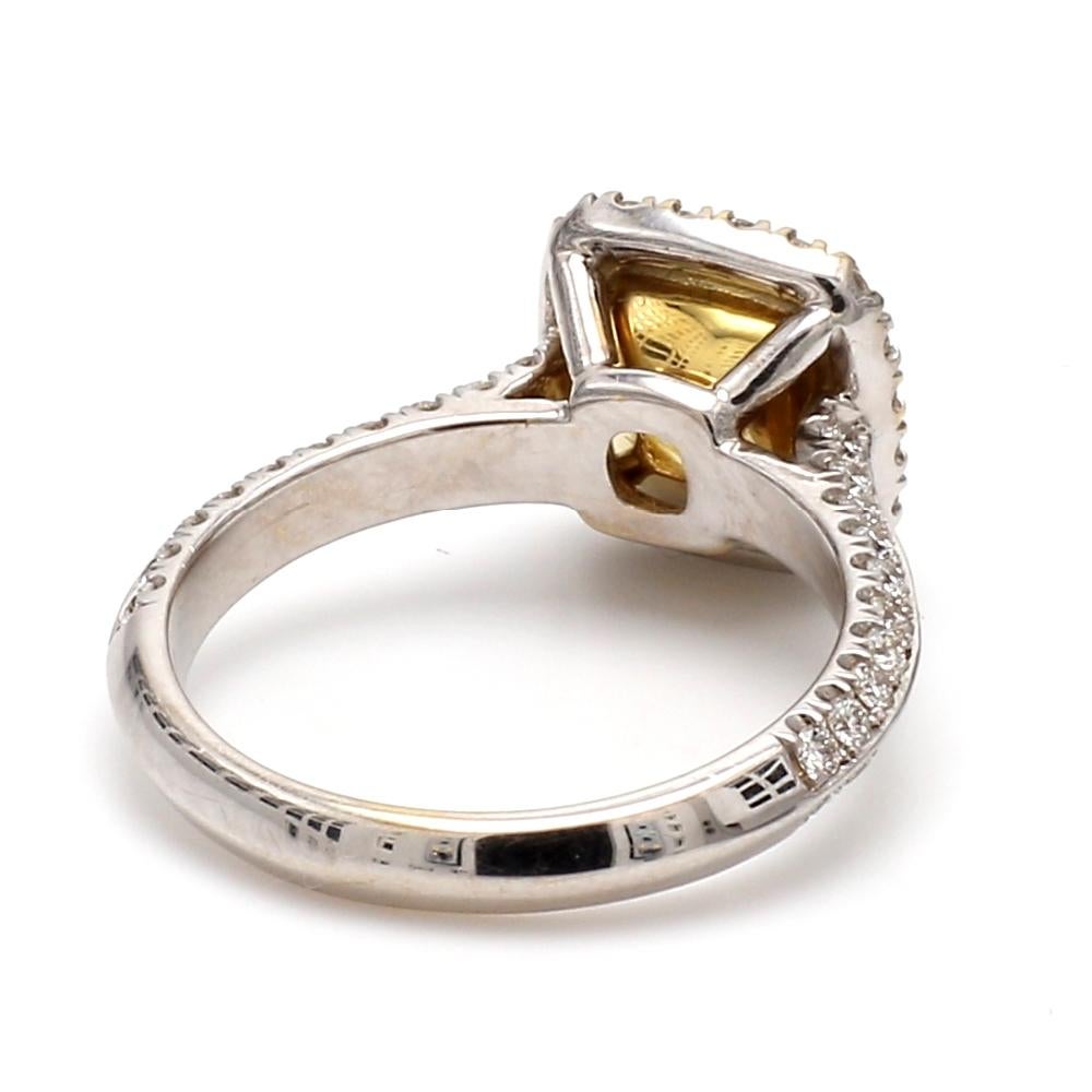 Taille coussin Bague en or 18K jaune fantaisie VS2 diamant coussin en vente